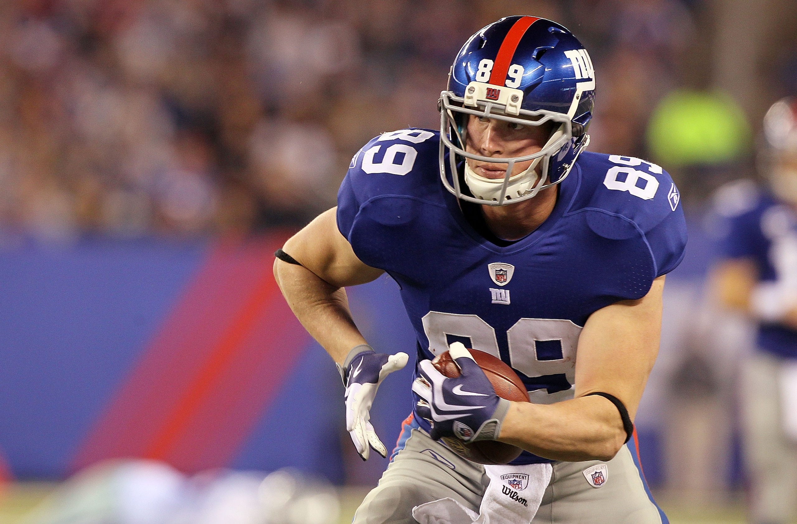 EAST RUTHERFORD, NJ - NOVEMBER 14:  Kevin Boss #89 of the New York Giants runs against the Dallas Cowboys on November 14, 2010 at the New Meadowlands Stadium in East Rutherford, New Jersey. The Cowboys defeated the Giants 33-20.  (Photo by Jim McIsaac/Get