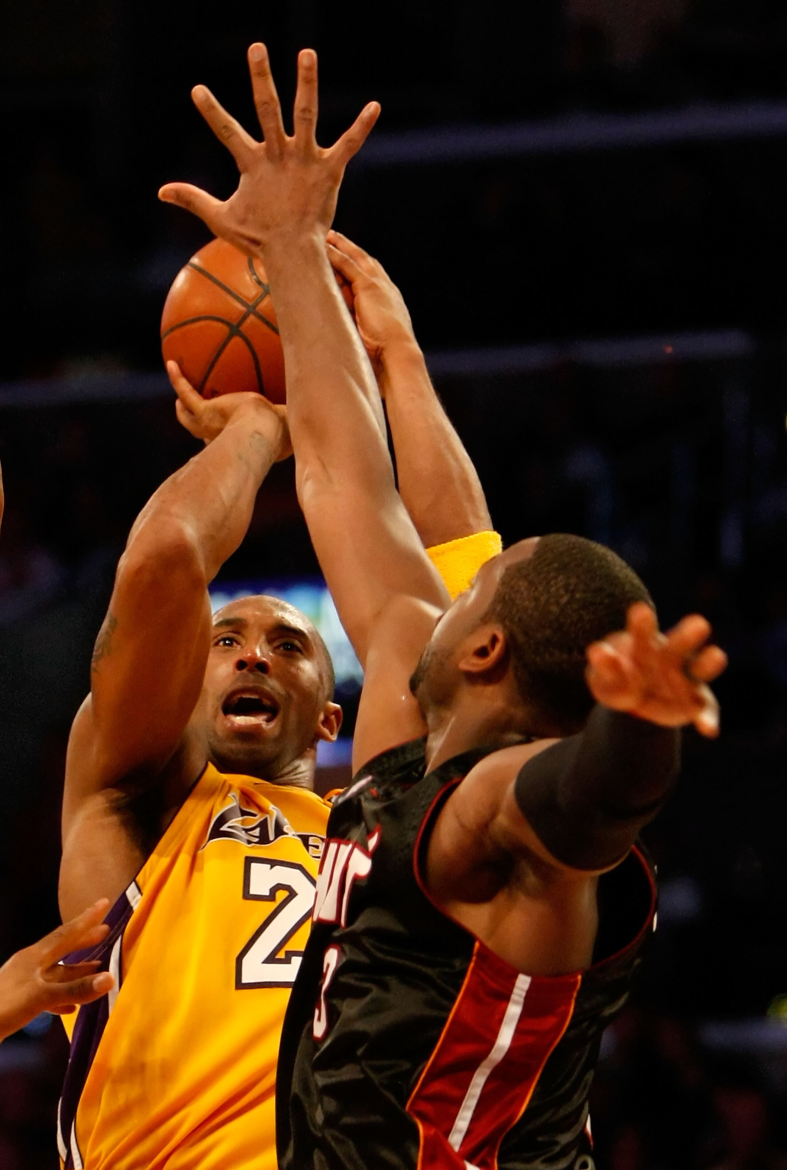 LOS ANGELES, CA - DECEMBER 04:  Kobe Bryant #24 of the Los Angeles Lakers shoots over Dwayne Wade #3 of the Miami Heat in the fourth quarter at Staples Center on December 4, 2009 in Los Angeles, California. The Lakers defeated the Heat 108-107. NOTE TO US