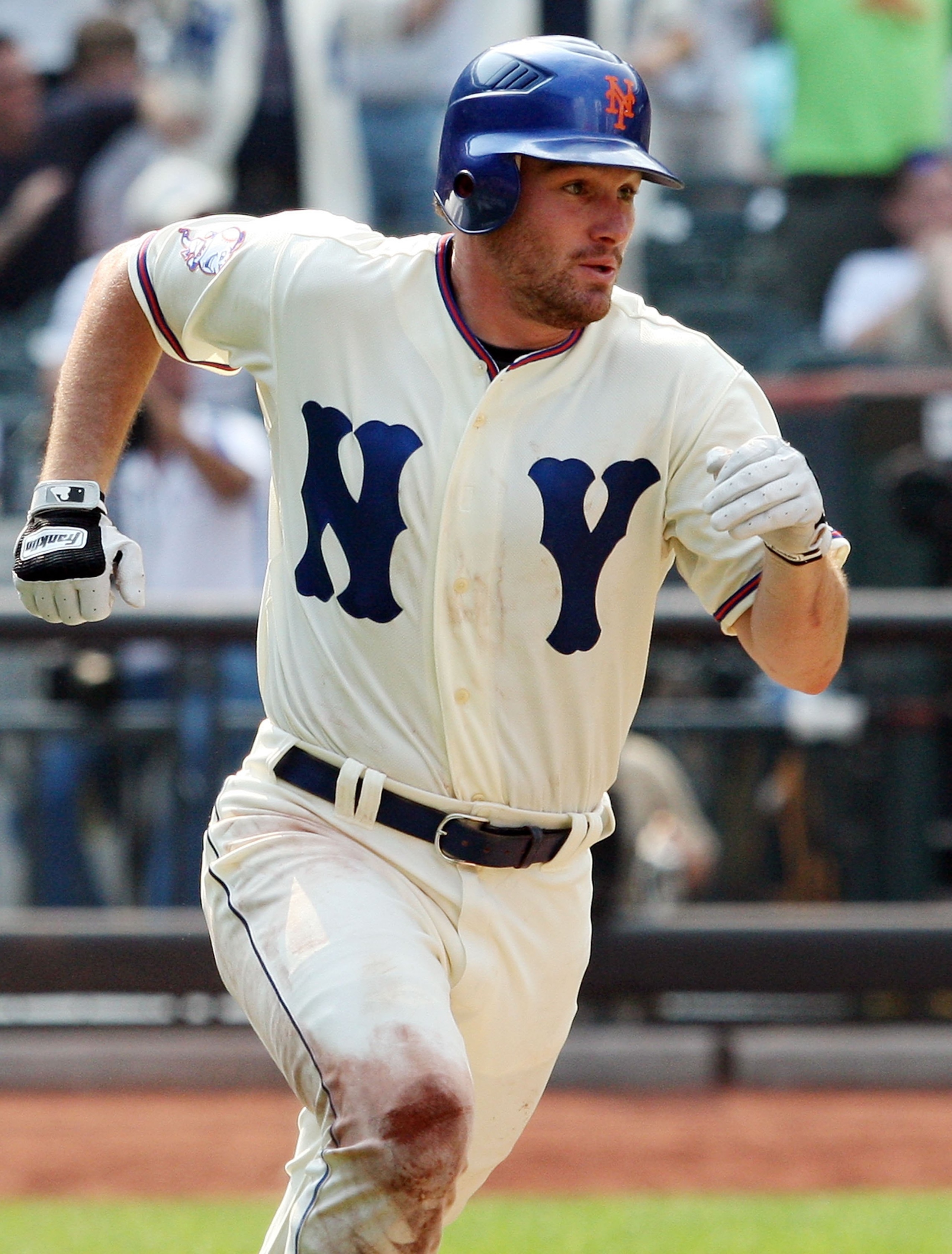 NEW YORK - AUGUST 16:  Daniel Murphy #28 of the New York Mets runs against the San Francisco Giants on August 16, 2009 at Citi Field in the Flushing neighborhood of the Queens borough of New York City.  (Photo by Jim McIsaac/Getty Images)