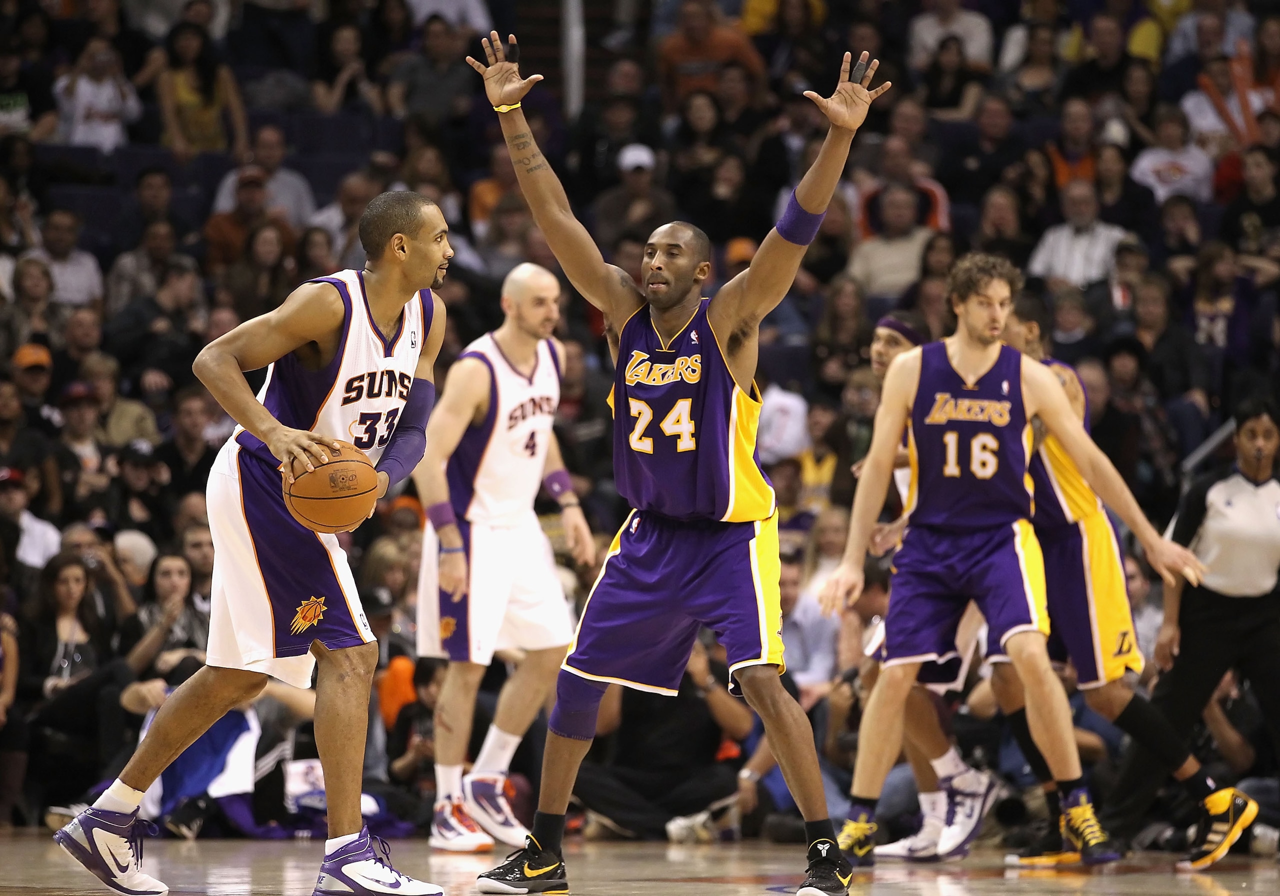 PHOENIX - JANUARY 05: Kobe Bryant #24 of the Los Angeles Lakers defends against Grant Hill #33 of the Phoenix Suns during the NBA game at US Airways Center on January 5, 2011 in Phoenix, Arizona. The Lakers defeated the Suns 99-95. NOTE TO USER: User expr