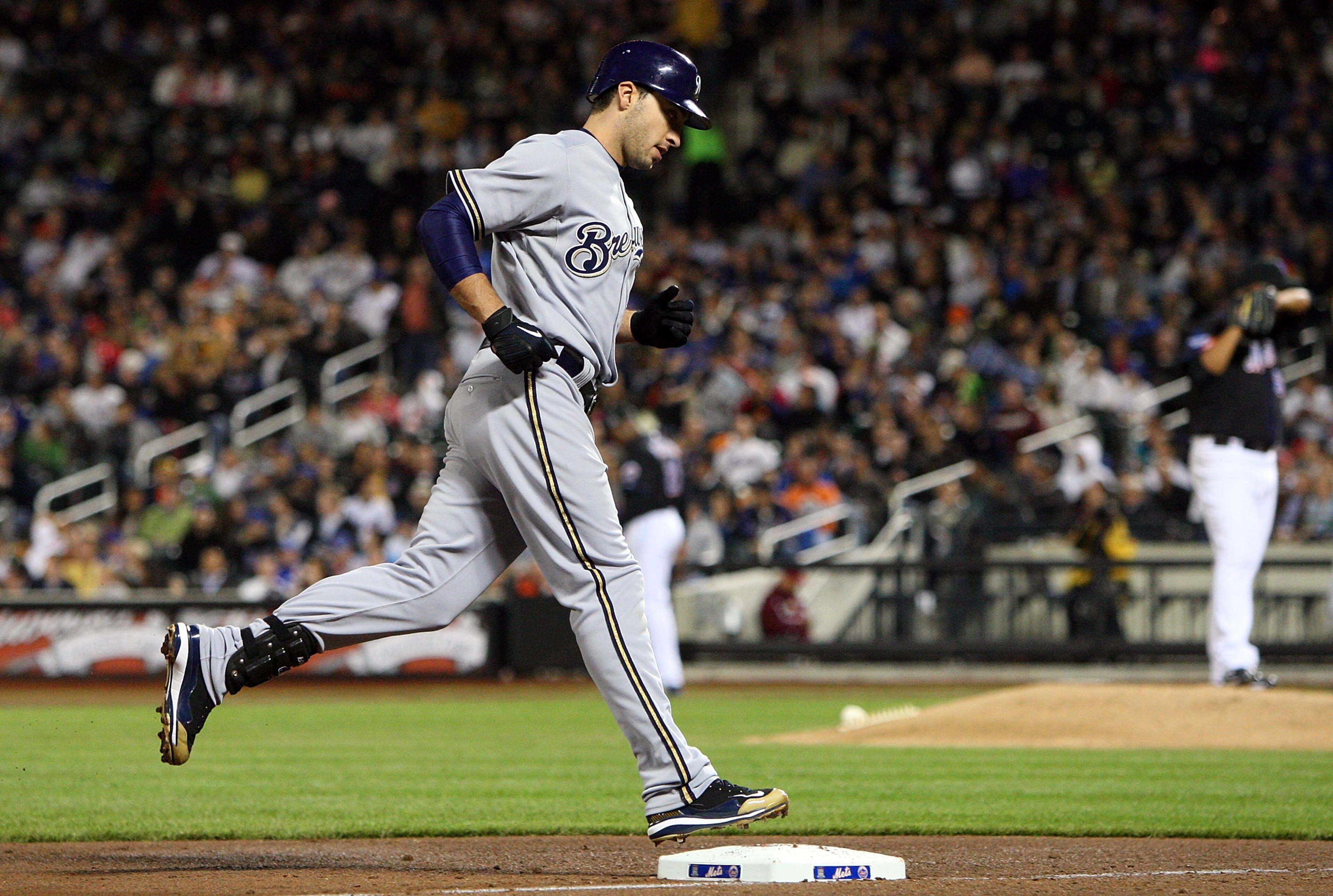 NEW YORK - APRIL 17:  Ryan Braun #8 of the Milwaukee Brewers rounds third base after his sixth inning three run home run against Livan Hernandez #61 of the New York Mets on April 17, 2009 at Citi Field in the Flushing neighborhood of the Queens borough of