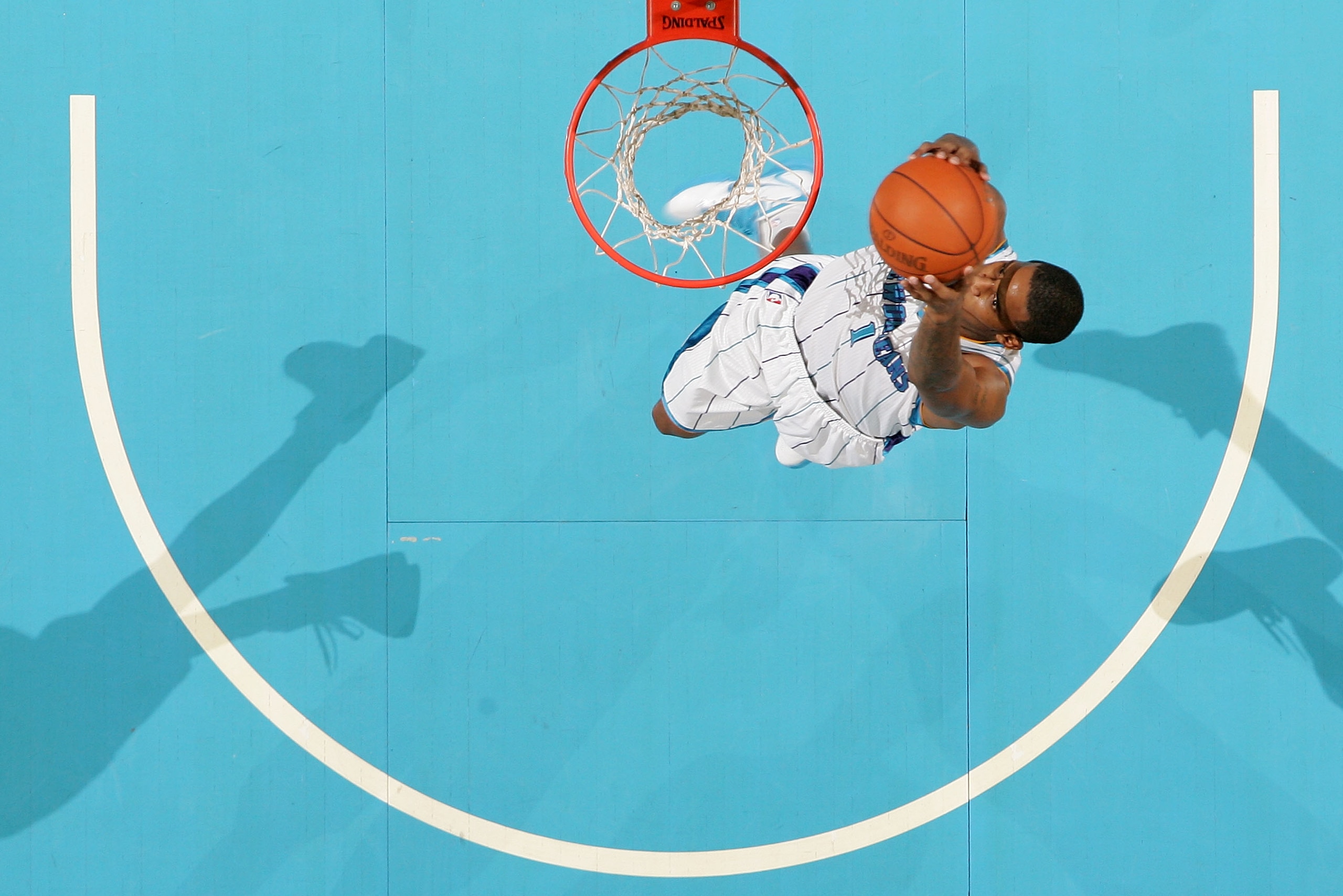 NEW ORLEANS - NOVEMBER 17:  Trevor Ariza #1 of the New Orleans Hornets dunks the ball during the game against the Dallas Mavericks at the New Orleans Arena on November 17, 2010 in New Orleans, Louisiana.  NOTE TO USER: User expressly acknowledges and agre