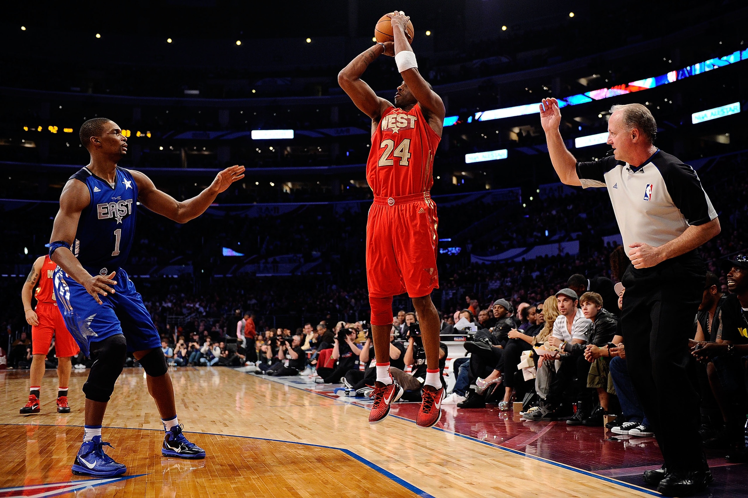 LOS ANGELES, CA - FEBRUARY 20:  Kobe Bryant #24 of the Los Angeles Lakers and the Western Conference shoots a three-pointer in the 2011 NBA All-Star Game at Staples Center on February 20, 2011 in Los Angeles, California. NOTE TO USER: User expressly ackno