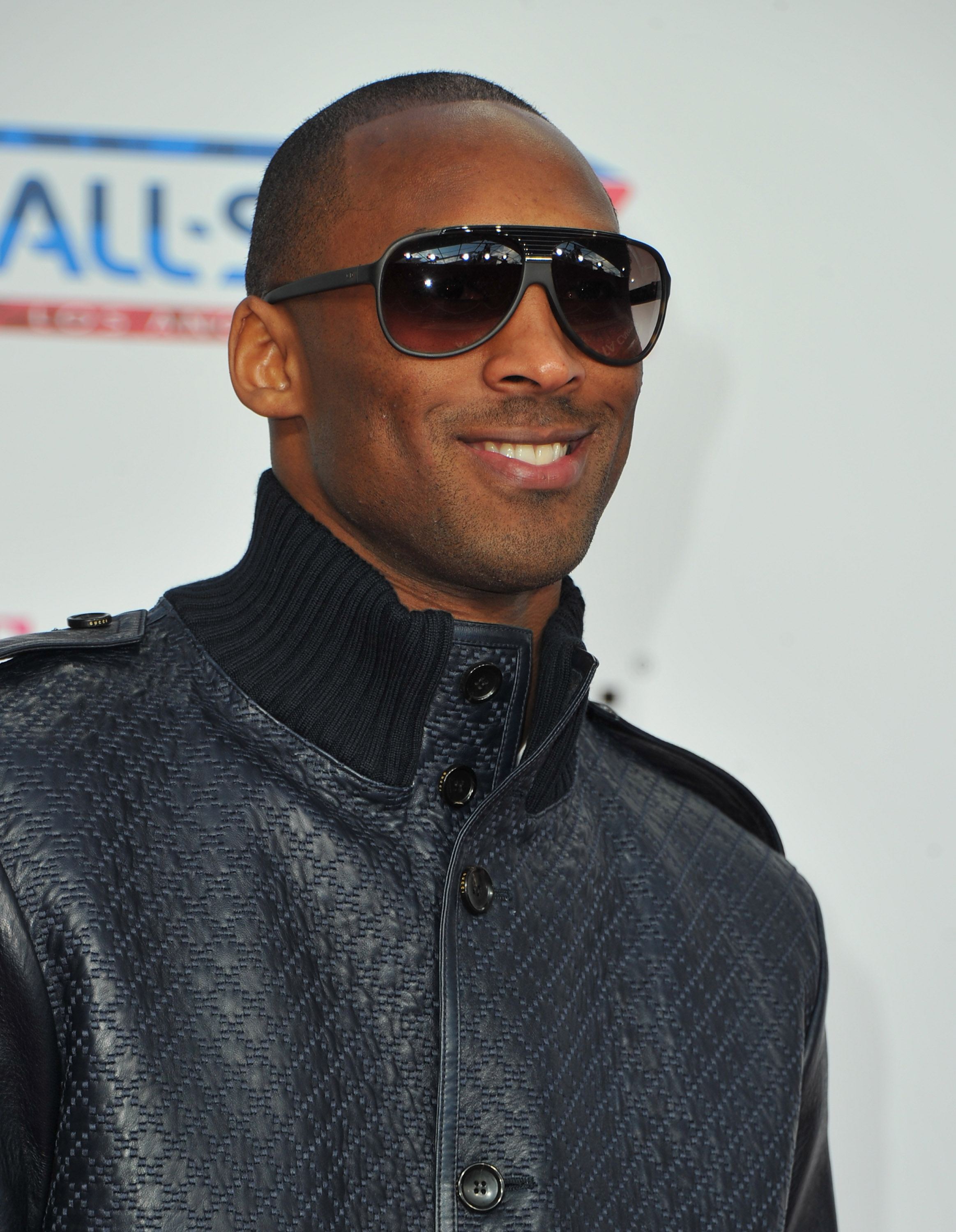 LOS ANGELES, CA - FEBRUARY 20:  NBA player Kobe Bryant arrives to the T-Mobile Magenta Carpet at the 2011 NBA All-Star Game on February 20, 2011 in Los Angeles, California.  (Photo by Alberto E. Rodriguez/Getty Images)