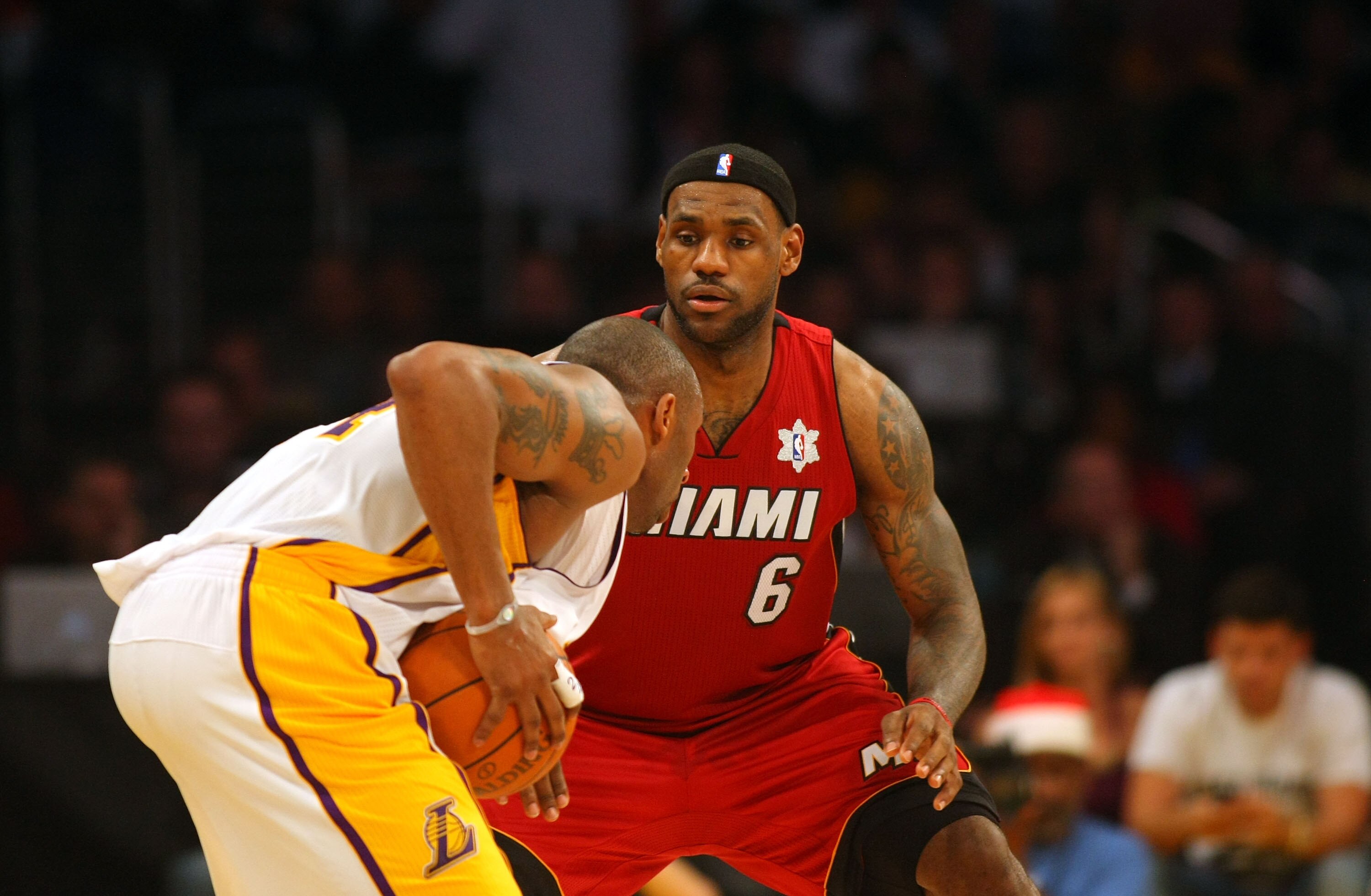 LOS ANGELES, CA - DECEMBER 25:  Kobe Bryant #24 of the Los Angeles Lakers sets up to make a move to the basket against LeBron James #6 of the Miami Heat during the NBA game at Staples Center on December 25, 2010 in Los Angeles, California. The Heat defeat