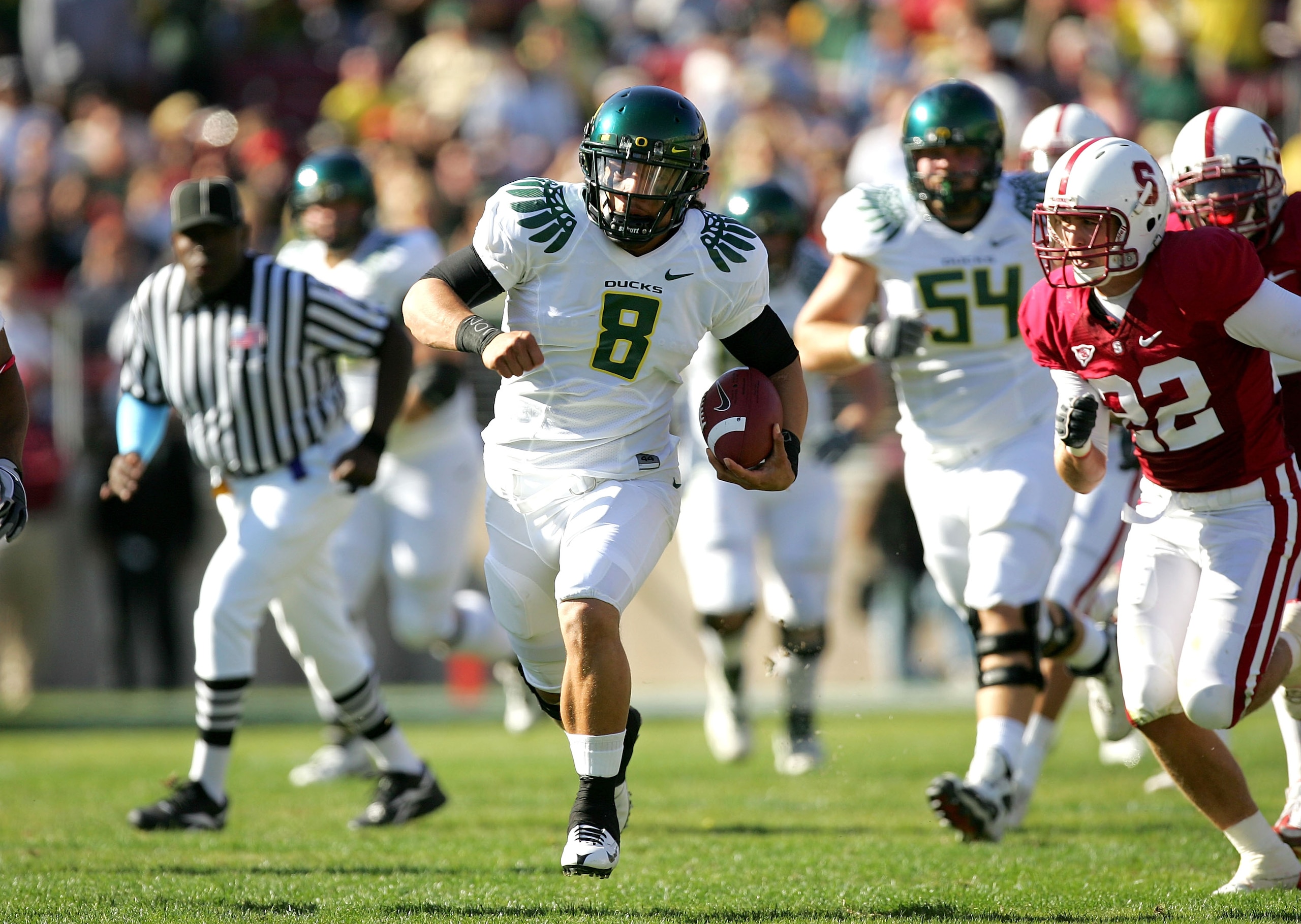 PALO ALTO, CA - NOVEMBER 07: Jeremiah Masoli #8 of the Oregon Ducks runs with the ball against the Stanford Cardinal at Stanford Stadium on November 7, 2009 in Palo Alto, California. (Photo by Ezra Shaw/Getty Images) PALO ALTO, CA - NOVEMBER 07: Jeremiah Masoli #8 of the Oregon Ducks runs with the ball against the Stanford Cardinal at Stanford Stadium on November 7, 2009 in Palo Alto, California. (Photo by Ezra Shaw/Getty Images)