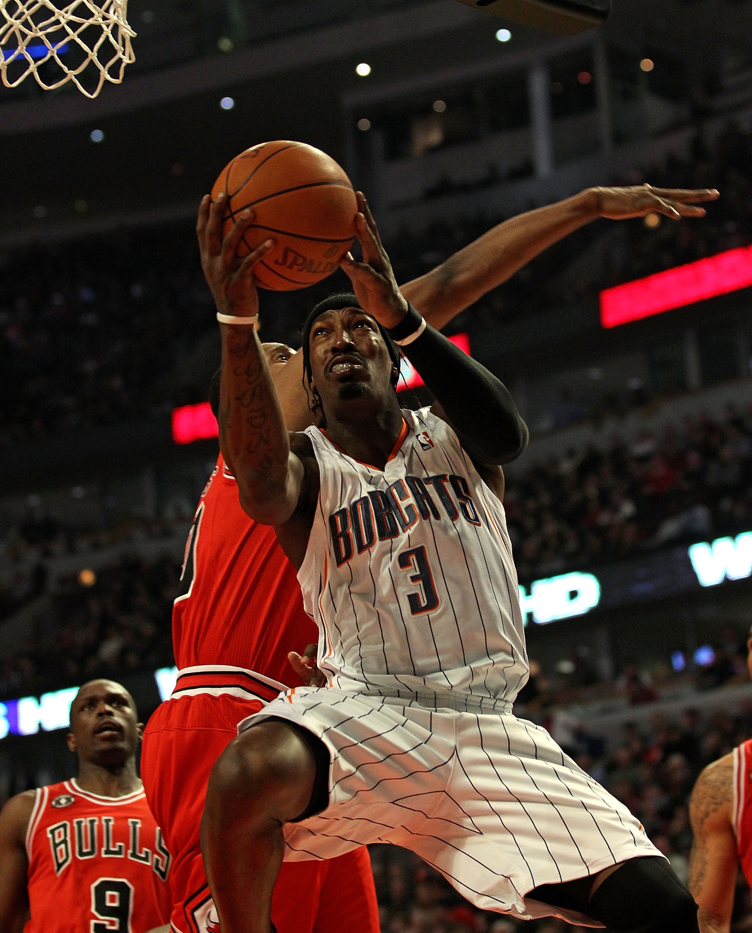 CHICAGO, IL - FEBRUARY 15: Gerald Wallace #3 of the Charlotte Bobcats goes up for a shot past Kurt Thomas #40 of the Chicago Bulls at the United Center on February 15, 2011 in Chicago, Illinois. NOTE TO USER: User expressly acknowledges and agrees that, b CHICAGO, IL - FEBRUARY 15: Gerald Wallace #3 of the Charlotte Bobcats goes up for a shot past Kurt Thomas #40 of the Chicago Bulls at the United Center on February 15, 2011 in Chicago, Illinois. NOTE TO USER: User expressly acknowledges and agrees that, b