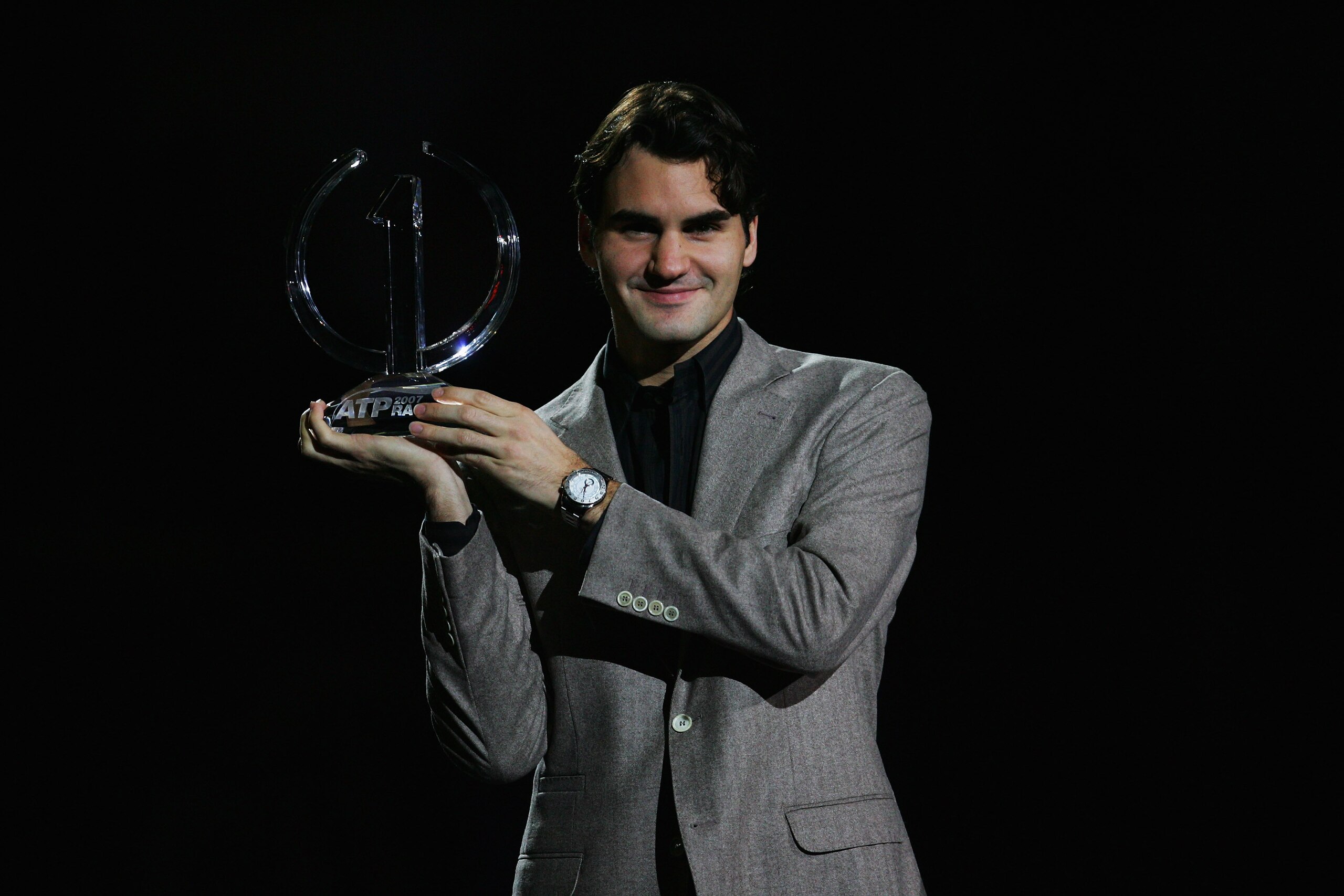 SHANGHAI, CHINA - NOVEMBER 13:  Roger Federer of Switzerland displays the ATP World Number One Trophy he received at a ceremony during the Tennis Masters Cup at Qi Zhong Stadium on November 13, 2007 in Shanghai, China.  (Photo by Andrew Wong/Getty Images)