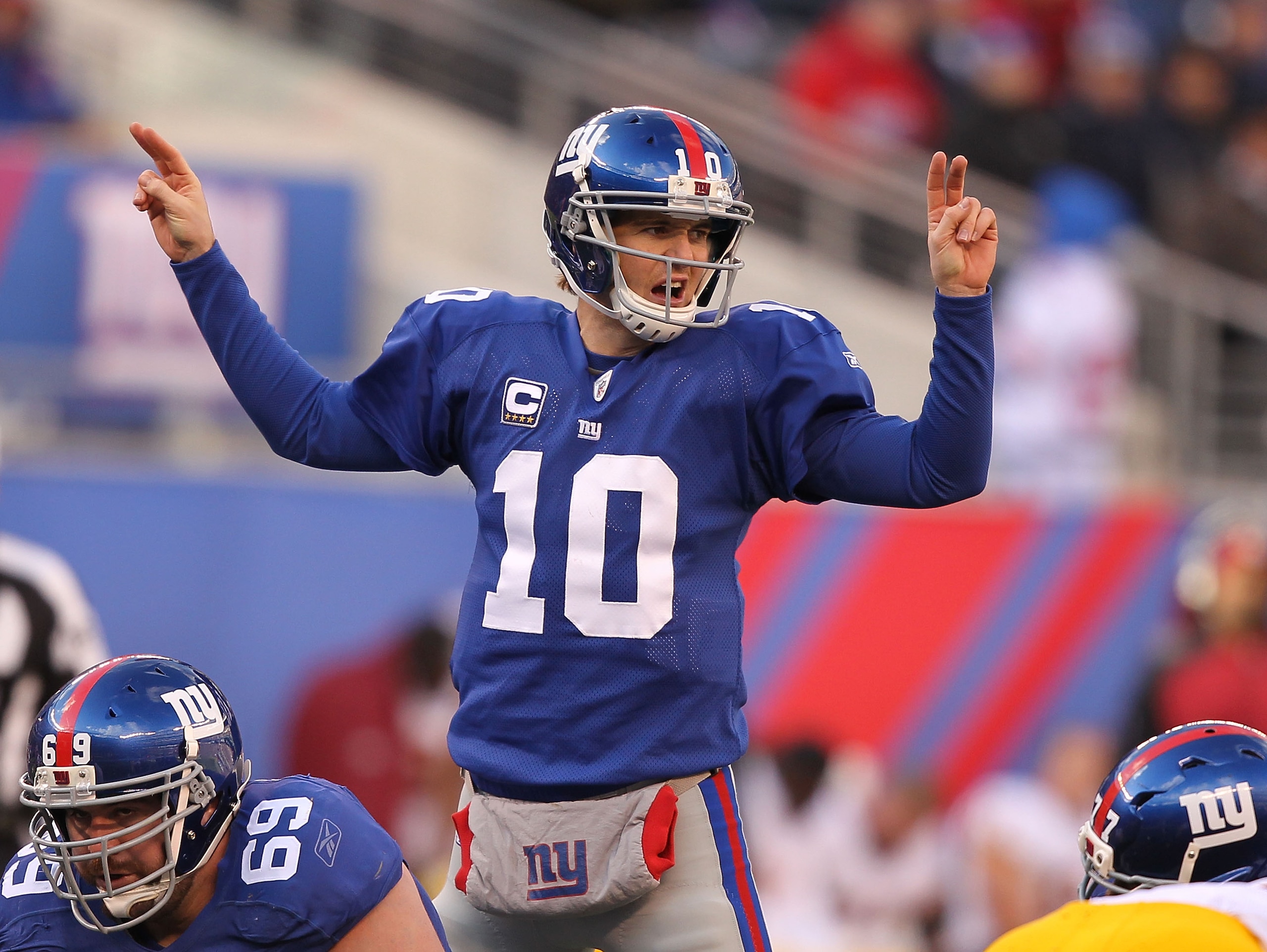 EAST RUTHERFORD, NJ - DECEMBER 05:  Eli Manning #10 of the New York Giants in action against the Washington Redskins during their game on December 5, 2010 at The New Meadowlands Stadium in East Rutherford, New Jersey.  (Photo by Al Bello/Getty Images)