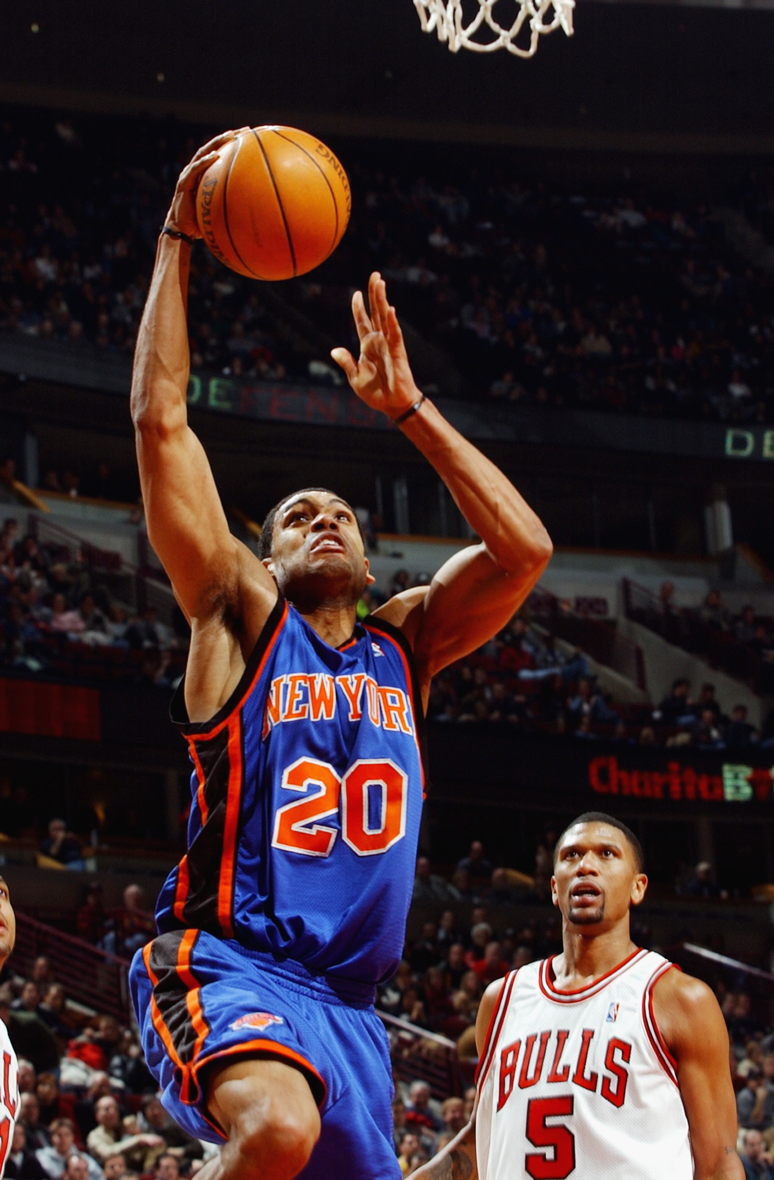 CHICAGO - JANUARY 13:  Allan Houston #20 of the New York Knicks goes up for the layup during the NBA game against the Chicago Bulls at the United Center on January 13, 2003 in Chicago, Illinois.  The Bulls won 101-94.  NOTE TO USER:  User expressly acknow