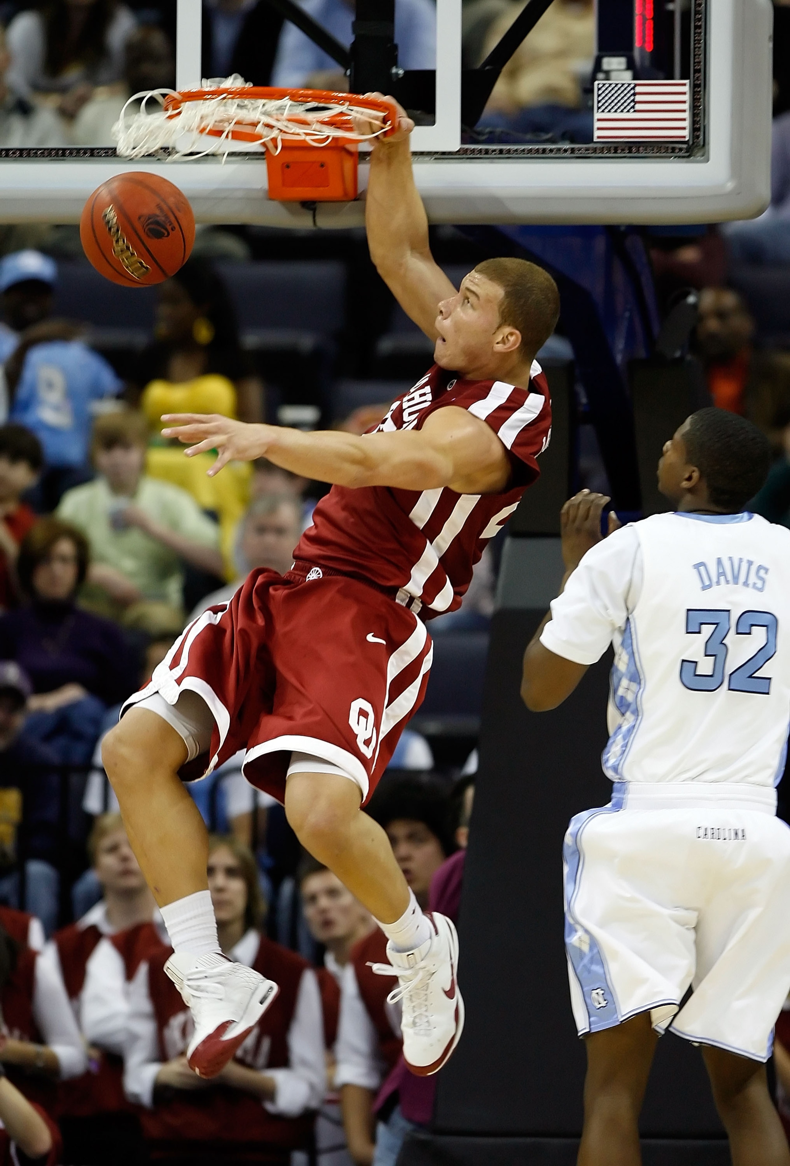 MEMPHIS, TN - MARCH 29: Blake Griffin #23 of the Oklahoma Sooners dunks the ball over Ed Davis #32 of the North Carolina Tar Heels in the second half during the NCAA Men's Basketball Tournament South Regional Final at the FedExForum on March 29, 2009 in MEMPHIS, TN - MARCH 29: Blake Griffin #23 of the Oklahoma Sooners dunks the ball over Ed Davis #32 of the North Carolina Tar Heels in the second half during the NCAA Men's Basketball Tournament South Regional Final at the FedExForum on March 29, 2009 in