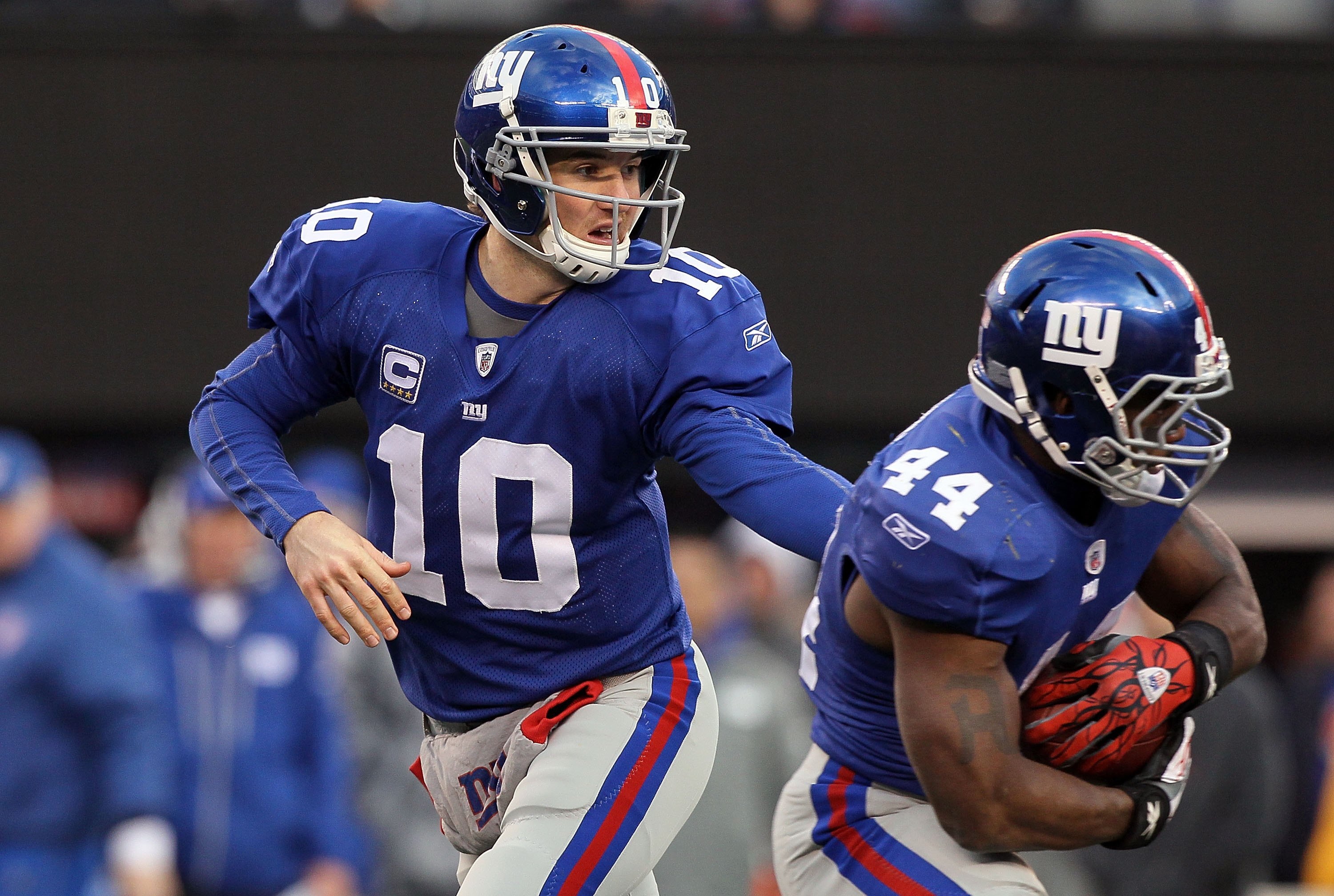 EAST RUTHERFORD, NJ - DECEMBER 05:  Eli Manning #10 of the New York Giants hands the ball off to teammate Ahmad Bradshaw #44 against the Washington Redskins on December 5, 2010 at the New Meadowlands Stadium in East Rutherford, New Jersey. The Giants defe
