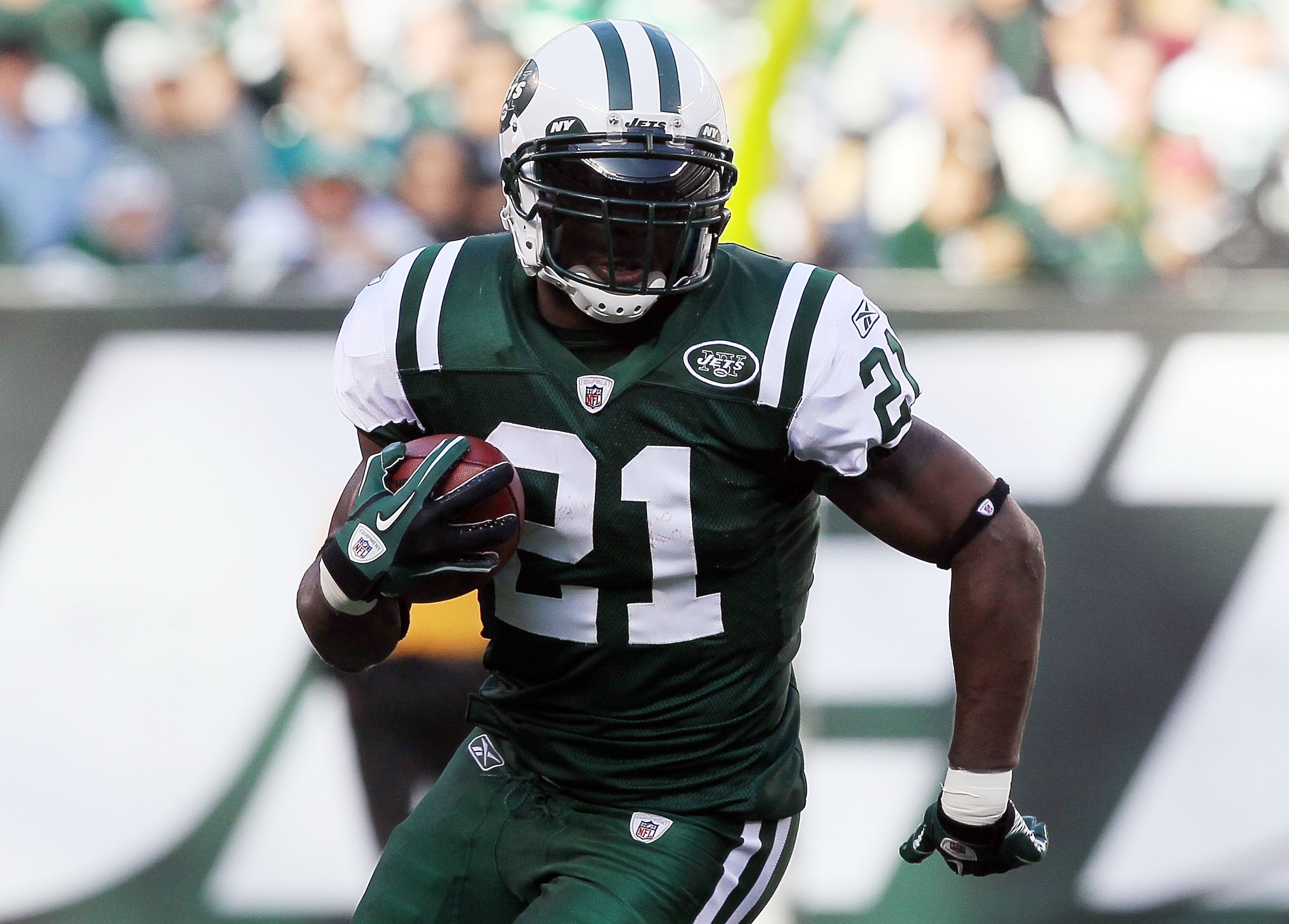 EAST RUTHERFORD, NJ - NOVEMBER 21: LaDainian Tomlinson #21 of the New York Jets runs against the Houston Texans on November 21, 2010 at the New Meadowlands Stadium in East Rutherford, New Jersey. (Photo by Jim McIsaac/Getty Images) EAST RUTHERFORD, NJ - NOVEMBER 21: LaDainian Tomlinson #21 of the New York Jets runs against the Houston Texans on November 21, 2010 at the New Meadowlands Stadium in East Rutherford, New Jersey. (Photo by Jim McIsaac/Getty Images)