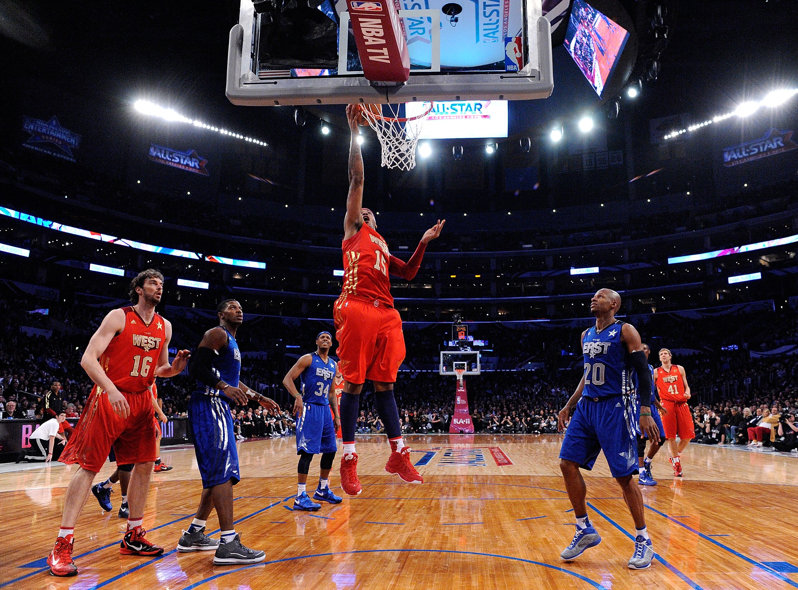 LOS ANGELES, CA - FEBRUARY 20:  Carmelo Anthony #15 of the Denver Nuggets and the Western Conference lays the ball up in the 2011 NBA All-Star Game at Staples Center on February 20, 2011 in Los Angeles, California. NOTE TO USER: User expressly acknowledge