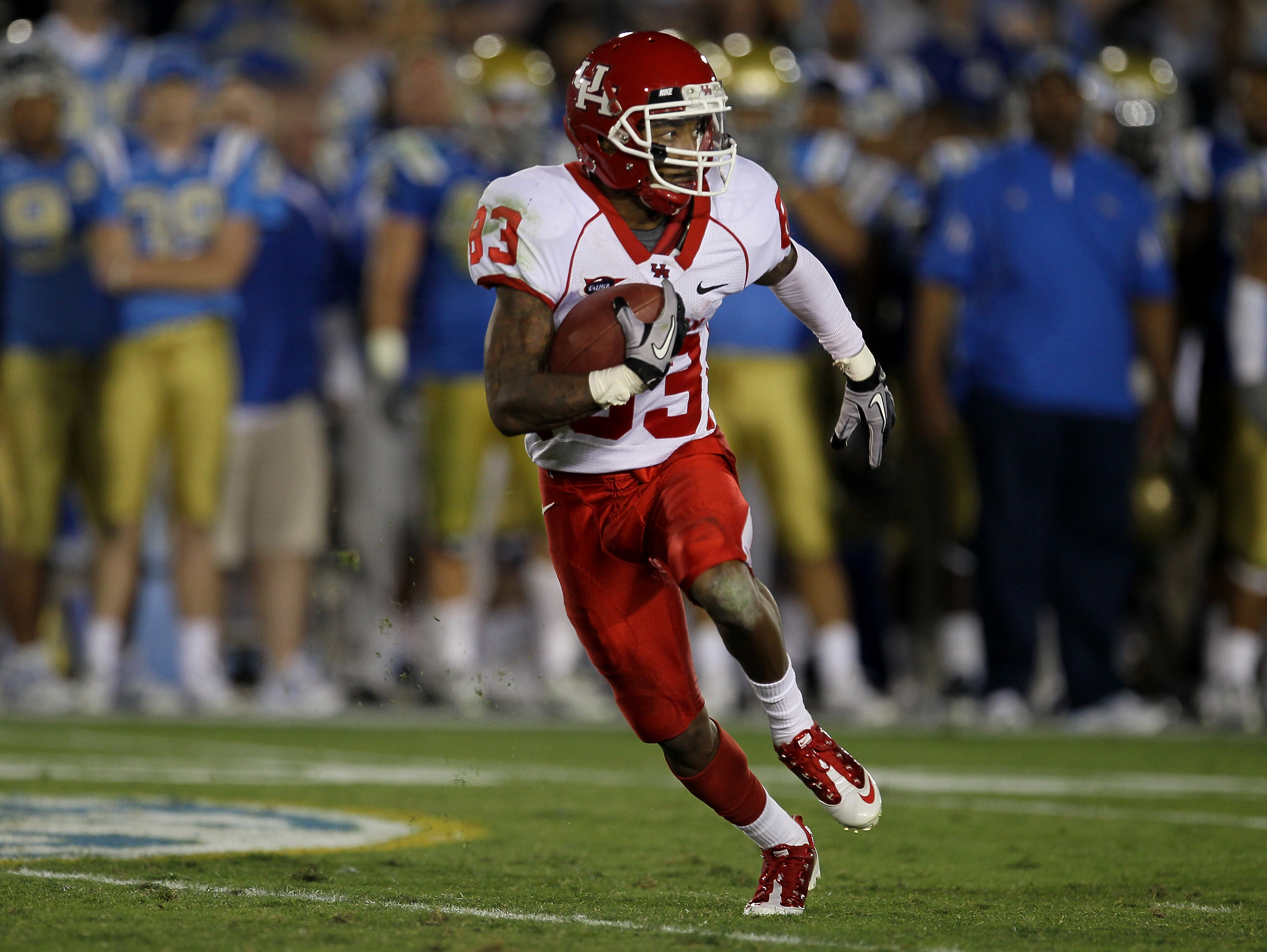 PASADENA, CA - SEPTEMBER 18:  Wide receiver Patrick Edwards #83 of the Houston Cougars carries the ball against the UCLA Bruins at the Rose Bowl on September 18, 2010 in Pasadena, California.  UCLA won 31-13.  (Photo by Stephen Dunn/Getty Images)