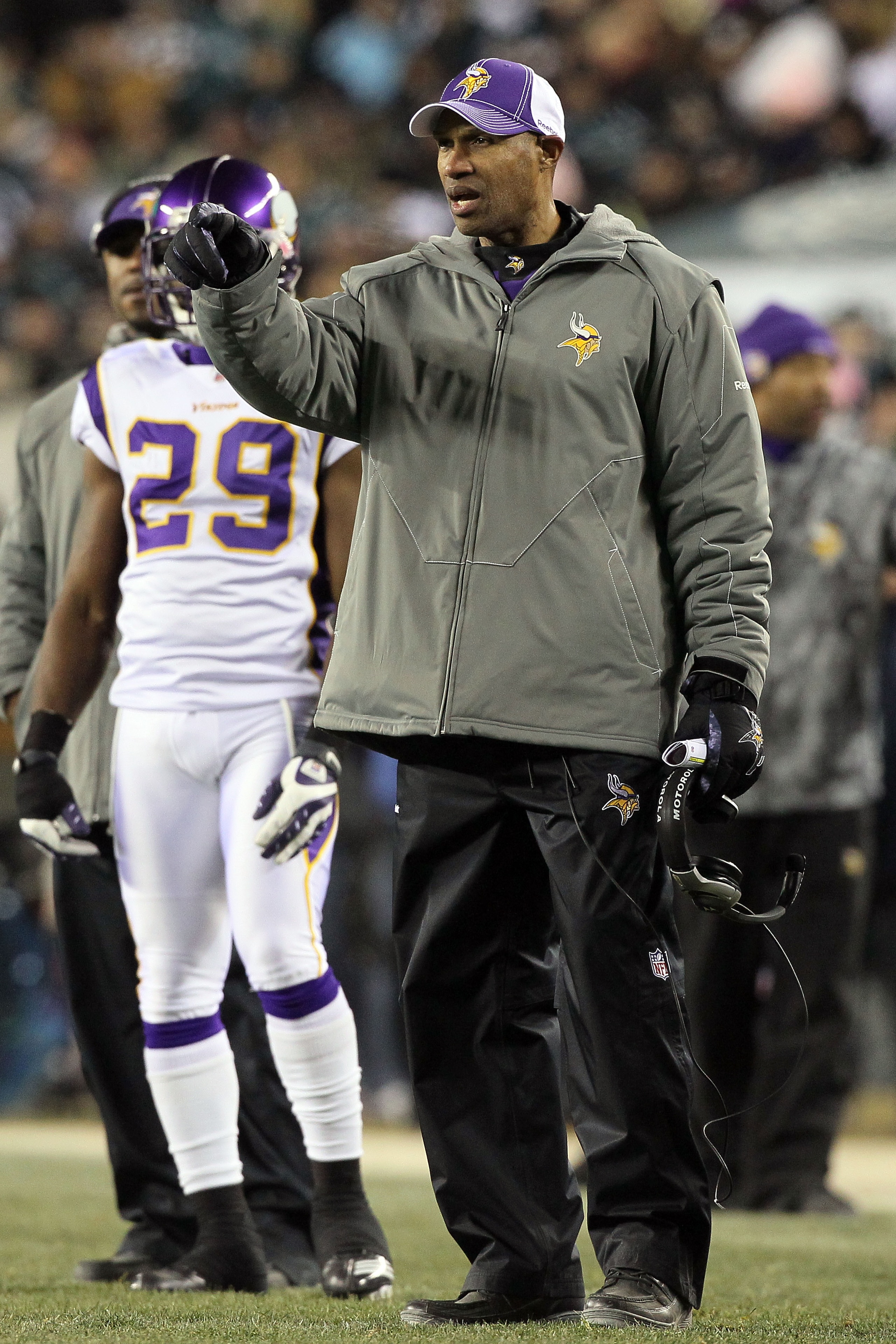 PHILADELPHIA, PA - DECEMBER 28: Head coach Leslie Frazier of the Minnesota Vikings points on the field during play against the Philadelphia Eagles at Lincoln Financial Field on December 28, 2010 in Philadelphia, Pennsylvania. (Photo by Jim McIsaac/Getty I PHILADELPHIA, PA - DECEMBER 28: Head coach Leslie Frazier of the Minnesota Vikings points on the field during play against the Philadelphia Eagles at Lincoln Financial Field on December 28, 2010 in Philadelphia, Pennsylvania. (Photo by Jim McIsaac/Getty I