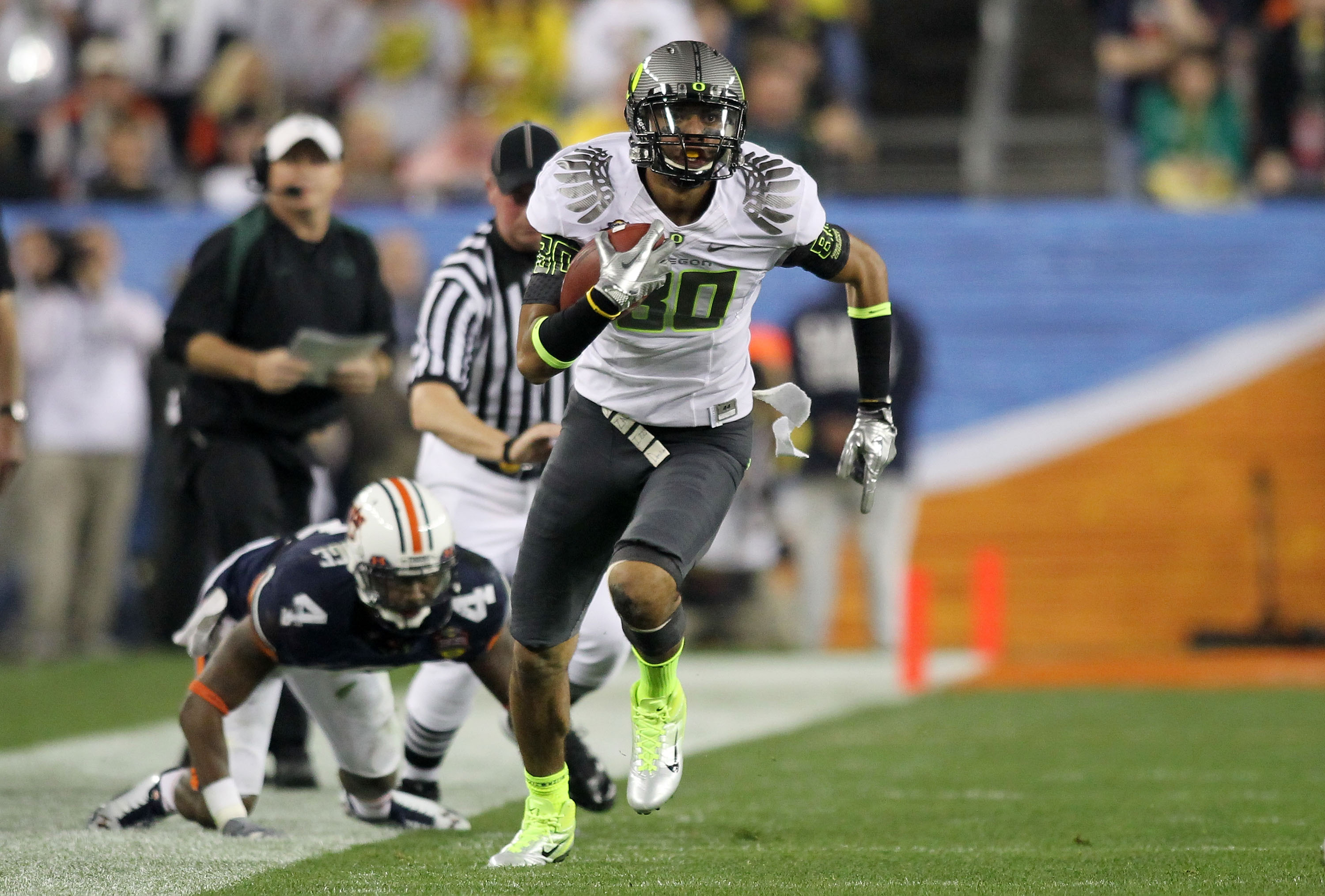 Jan. 10, 2011 - Glendale, Arizona, U.S - Oregon Ducks running back  LaMichael James (21) goes in for the score during game action of the BCS  National Championship game, between the #2