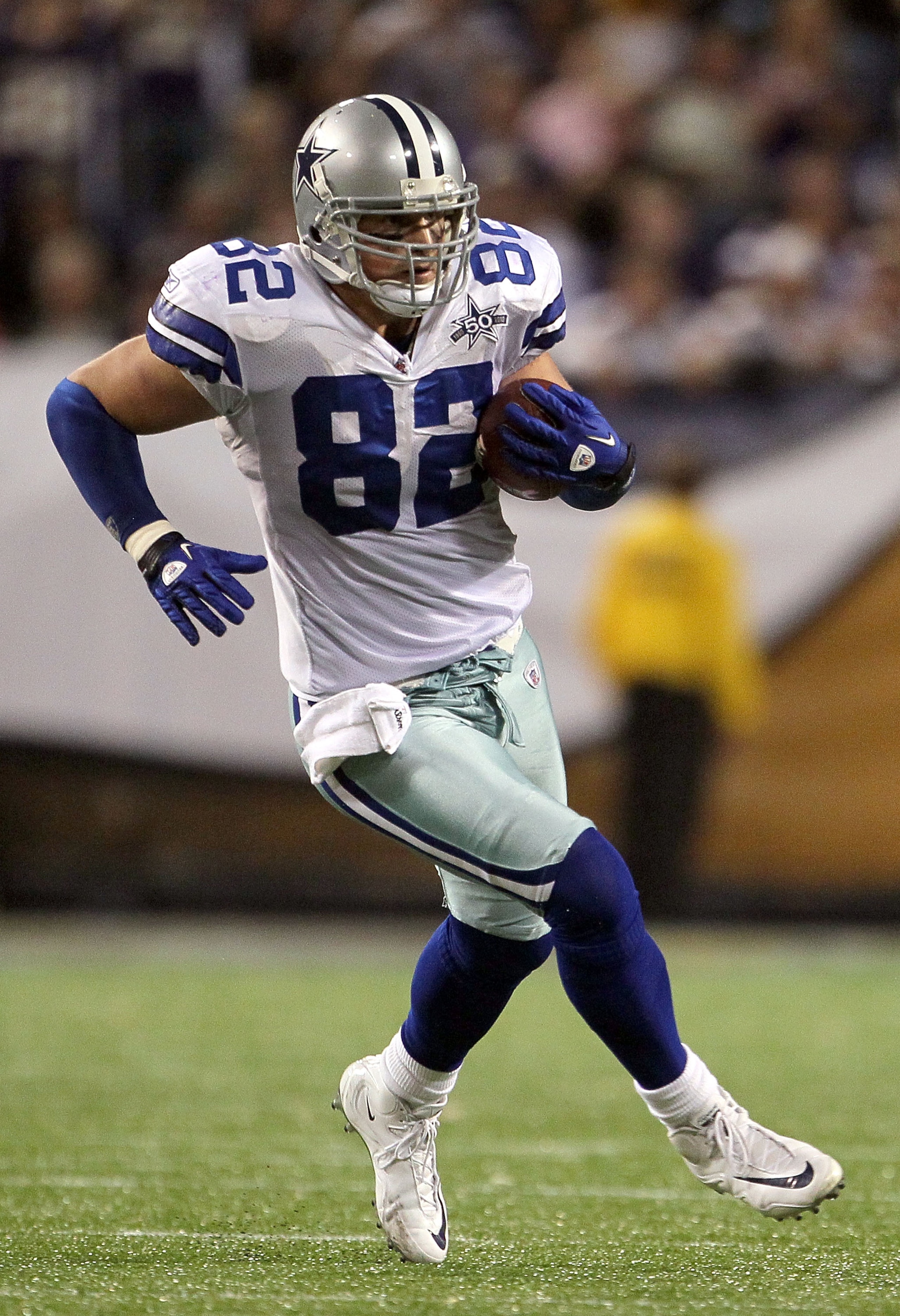 MINNEAPOLIS - OCTOBER 17: Tight end Jason Witten #82 of the Dallas Cowboys plays against the Minnesota Vikings during the game at Mall of America Field on October 17, 2010 in Minneapolis, Minnesota. The Vikings defeated the Cowboys 24-21. (Photo by Jeff MINNEAPOLIS - OCTOBER 17: Tight end Jason Witten #82 of the Dallas Cowboys plays against the Minnesota Vikings during the game at Mall of America Field on October 17, 2010 in Minneapolis, Minnesota. The Vikings defeated the Cowboys 24-21. (Photo by Jeff