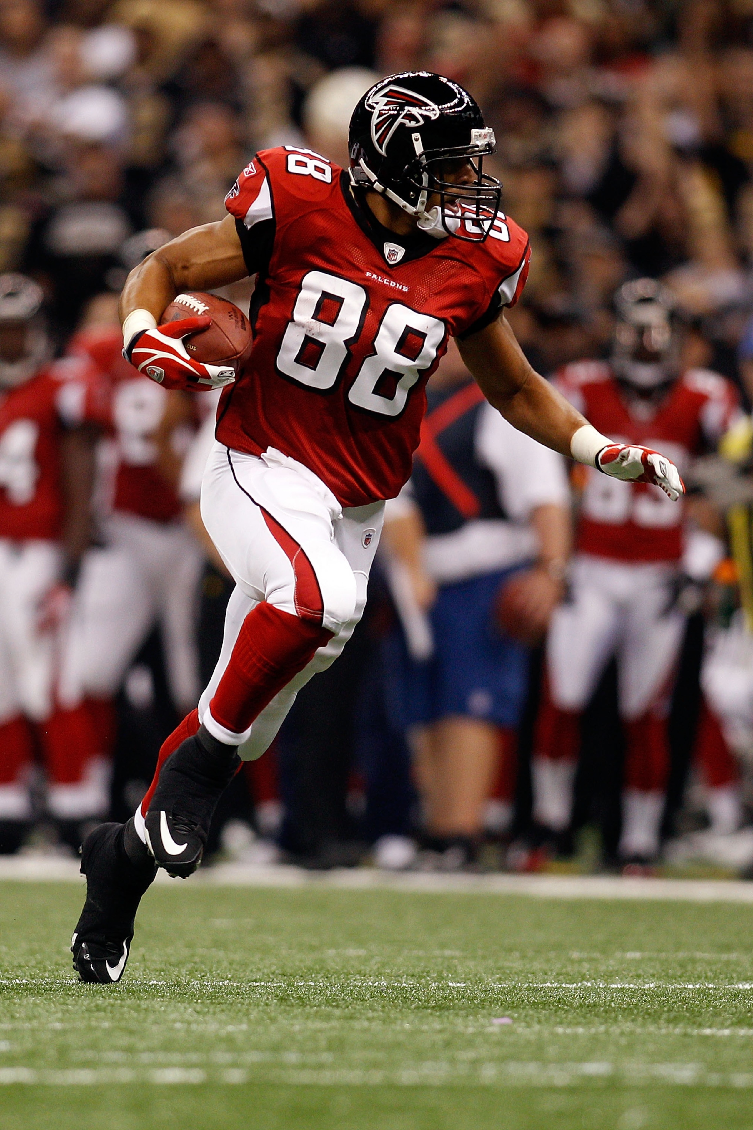 NEW ORLEANS - SEPTEMBER 26: Tony Gonzalez #88 of the Atlanta Falcons in action against the New Orleans Saints at the Louisiana Superdome on September 26, 2010 in New Orleans, Louisiana. The Falcons defeated the Saints 27-24. (Photo by Chris Graythen/Ge NEW ORLEANS - SEPTEMBER 26: Tony Gonzalez #88 of the Atlanta Falcons in action against the New Orleans Saints at the Louisiana Superdome on September 26, 2010 in New Orleans, Louisiana. The Falcons defeated the Saints 27-24. (Photo by Chris Graythen/Ge