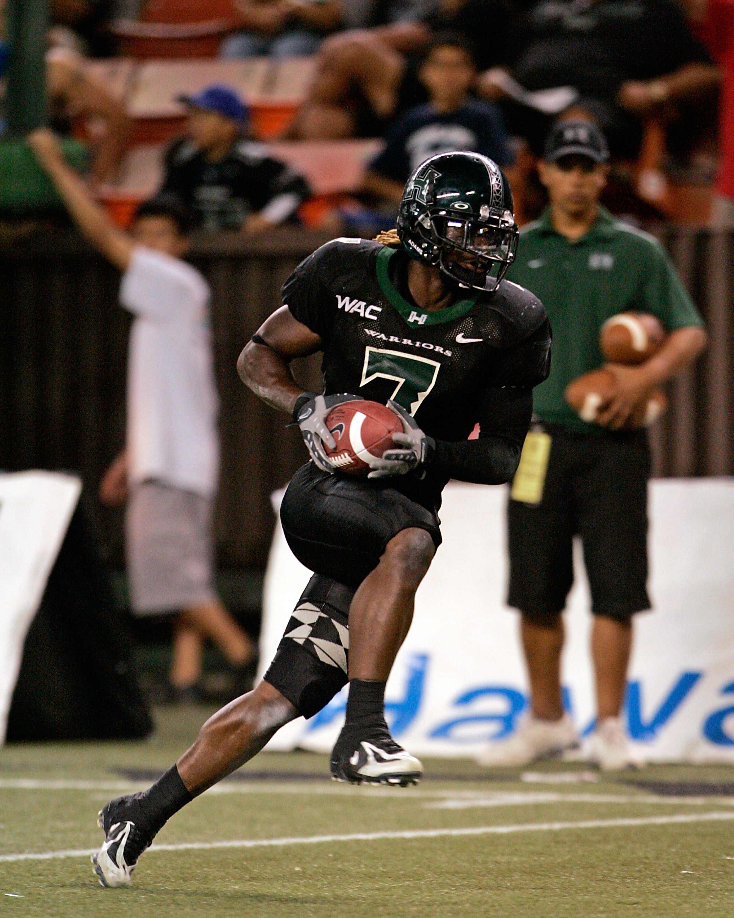 HONOLULU-SEPTEMBER 22:  University of Hawaii Warriors WR #7 Davone Bess runs in a touchdown during their game against the Charleston Southern Buccaneers  at Aloha Stadium, September 22, 2007 in Honolulu, Hawaii.  (Photo by Marco Garcia/Getty Images)