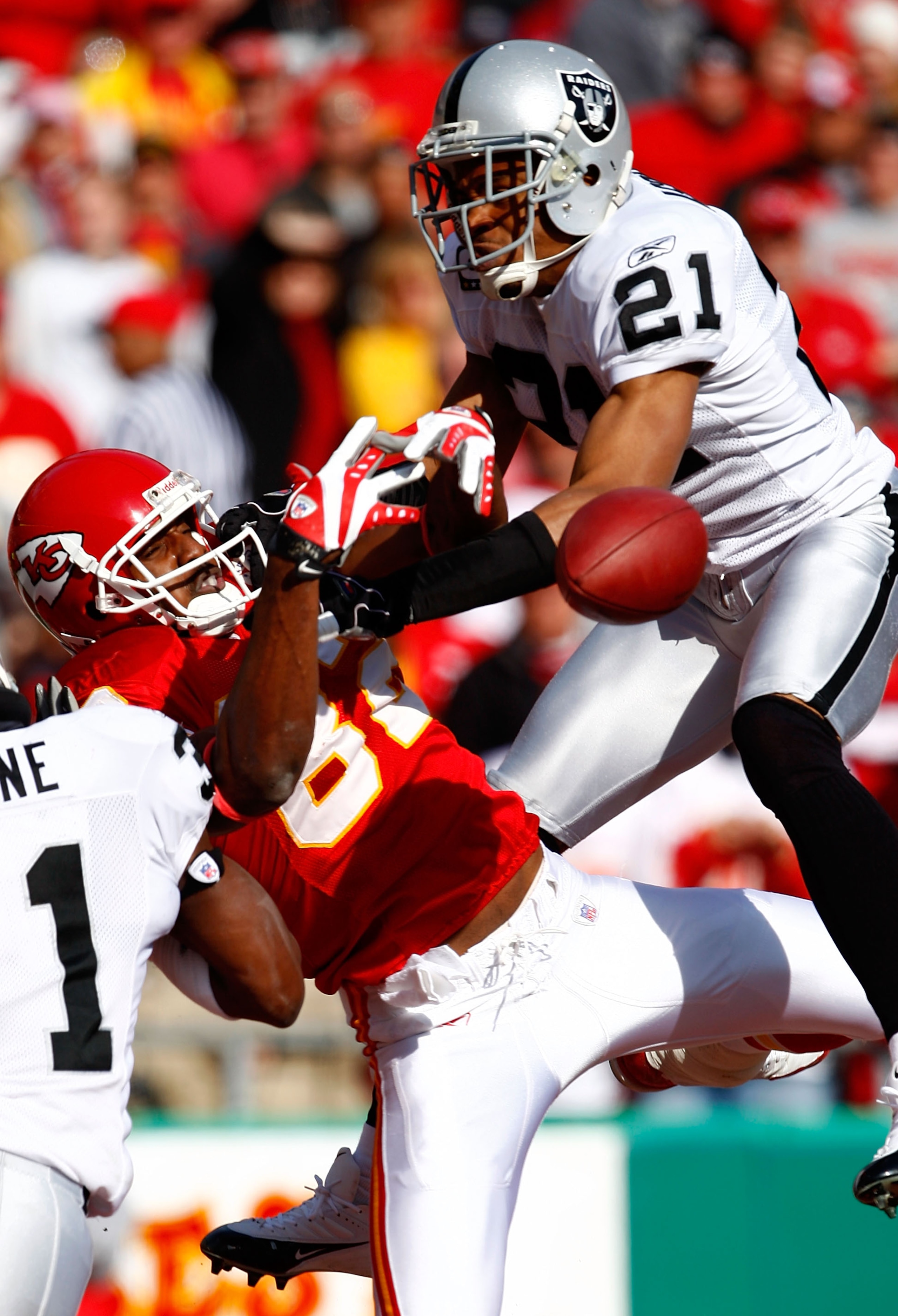 KANSAS CITY, MO - NOVEMBER 25: Nnamdi Asomugha #21 of the Oakland Raiders breaks up a pass intended for Dwayne Bowe #82 of the Kansas City Chiefs during the game on November 25, 2007 at Arrowhead Stadium in Kansas City, Missouri. (Photo by Jamie Squire/ KANSAS CITY, MO - NOVEMBER 25: Nnamdi Asomugha #21 of the Oakland Raiders breaks up a pass intended for Dwayne Bowe #82 of the Kansas City Chiefs during the game on November 25, 2007 at Arrowhead Stadium in Kansas City, Missouri. (Photo by Jamie Squire/