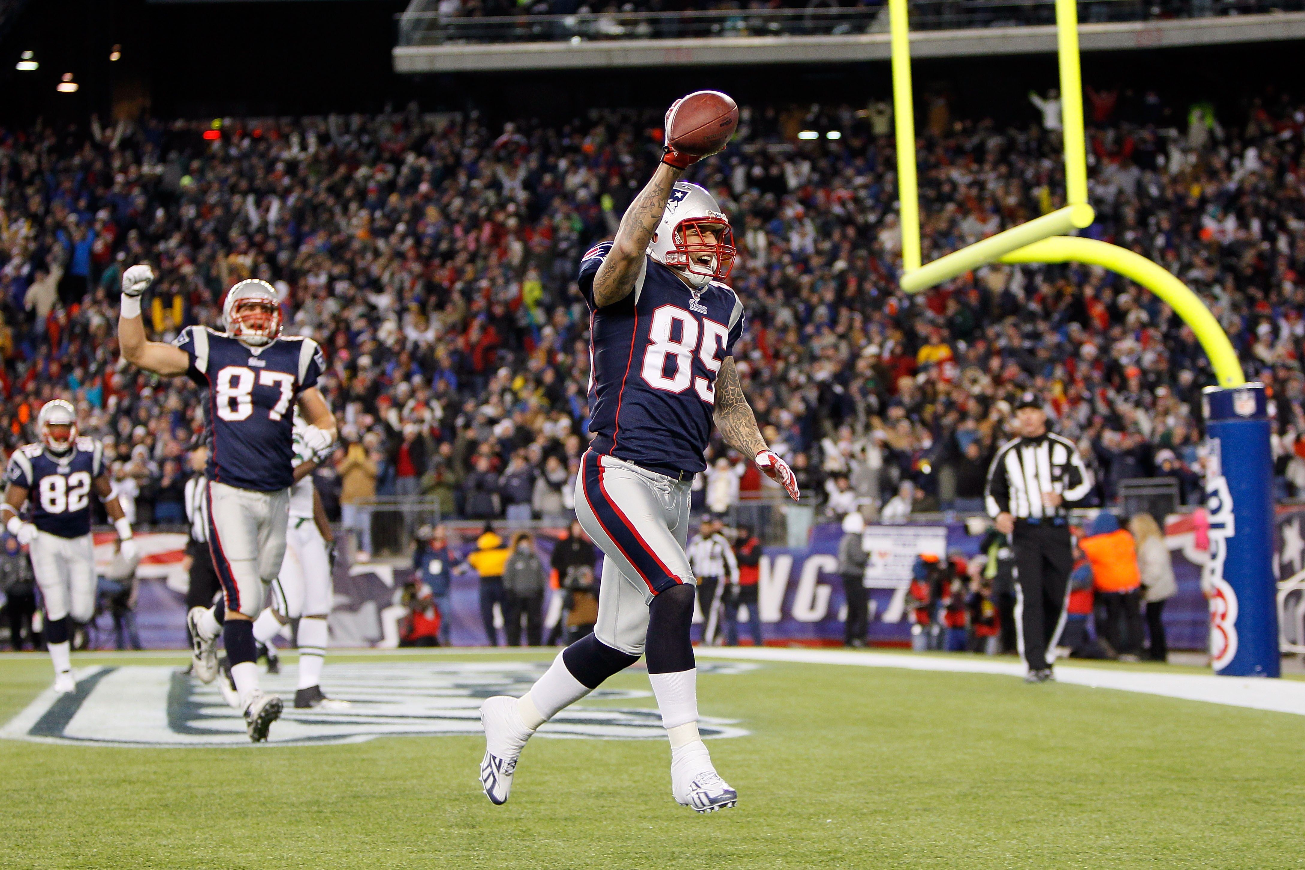 FOXBORO, MA - DECEMBER 06:  Aaron Hernandez #85 of the New England Patriots scores a 1-yard touchdown reception in the fourth quarter against the New York Jets at Gillette Stadium on December 6, 2010 in Foxboro, Massachusetts.  (Photo by Jim Rogash/Getty