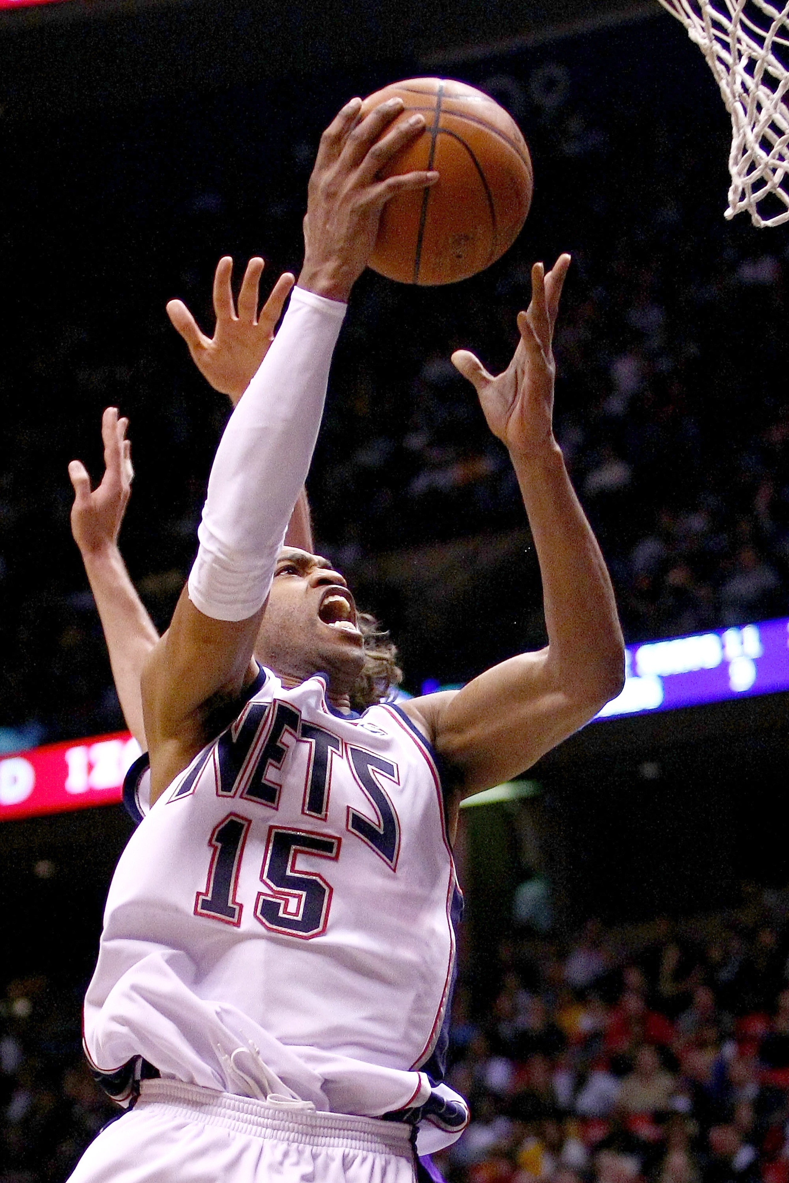 EAST RUTHERFORD, NJ - MARCH 27:  Vince Carter #15 of the New Jersey Nets drives to the basket against the Los Angeles Lakers during their game on March 27, 2009 at the Izod Center in East Rutherford, New Jersey. NOTE TO USER: User expressly acknowledges a