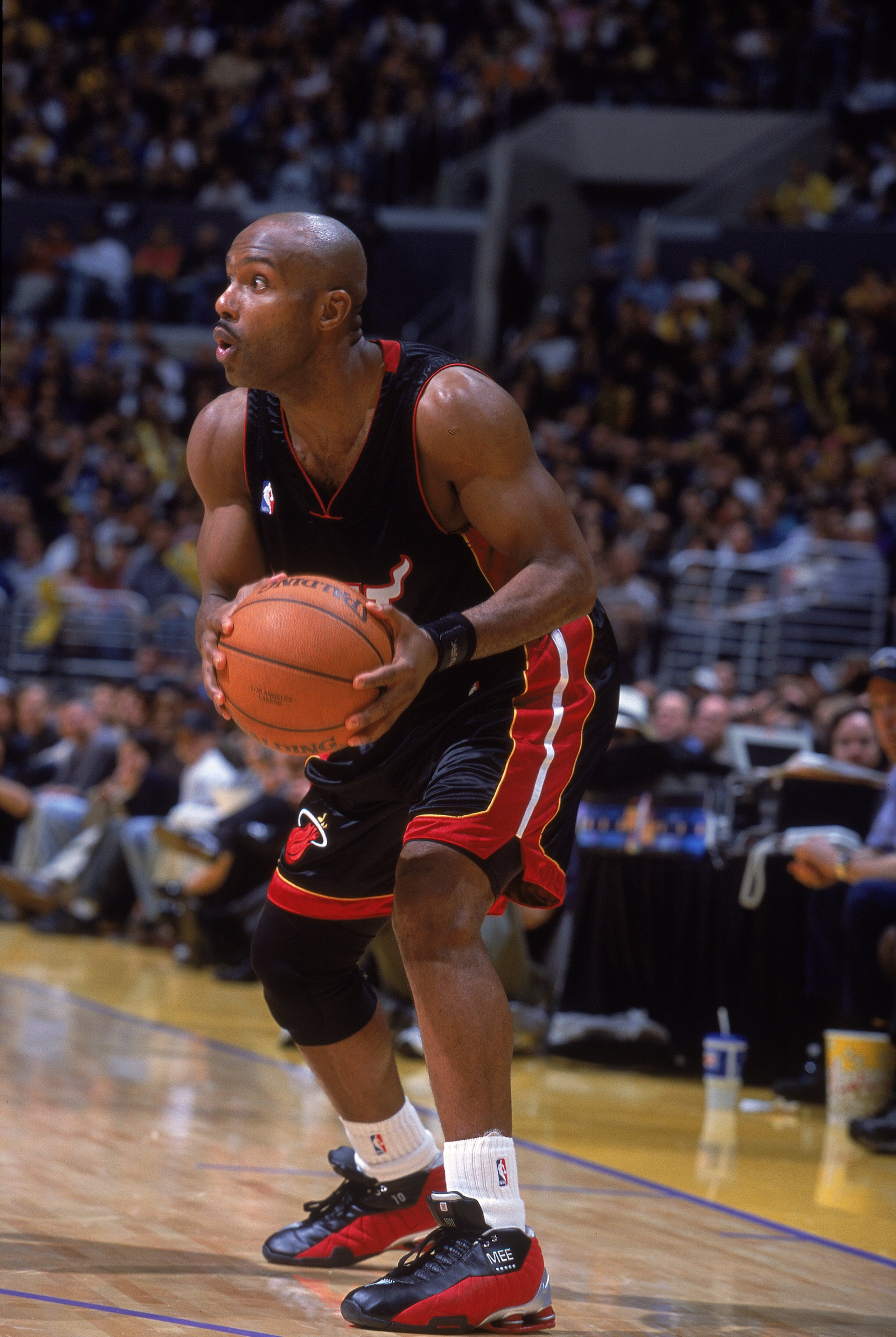 21 Jan 2001:  Tim Hardaway #10 of the Miami Heat with the ball during the game against the Los Angeles Lakers at the STAPLES Center in Los Angeles, California. The Heat defeated the Lakers 103-92.    NOTE TO USER: It is expressly understood that the only