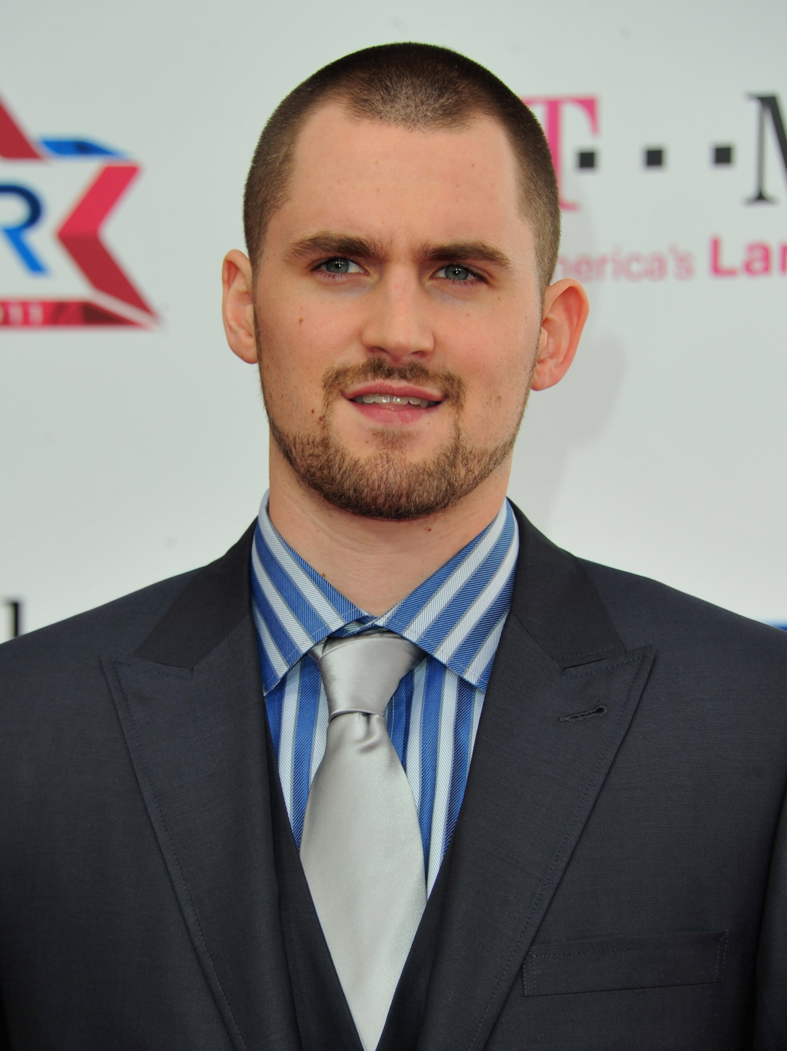 LOS ANGELES, CA - FEBRUARY 20:  NBA Kevin Love arrives to the T-Mobile Magenta Carpet at the 2011 NBA All-Star Game on February 20, 2011 in Los Angeles, California.  (Photo by Alberto E. Rodriguez/Getty Images)