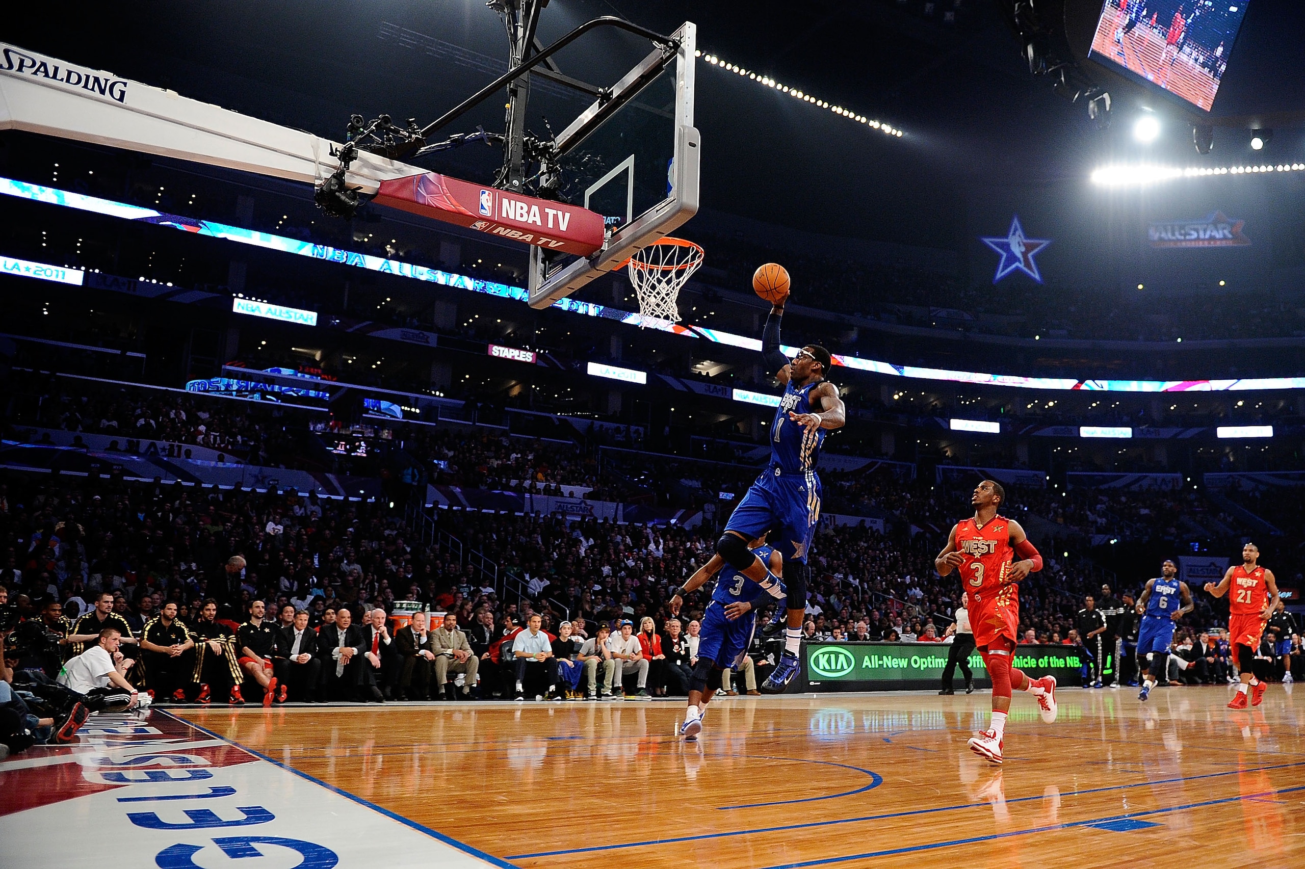 LOS ANGELES, CA - FEBRUARY 20:  Amare Stoudemire #1 of the New York Knicks and the Eastern Conference goes up for a dunk in the first quarter of the 2011 NBA All-Star Game at Staples Center on February 20, 2011 in Los Angeles, California. NOTE TO USER: Us