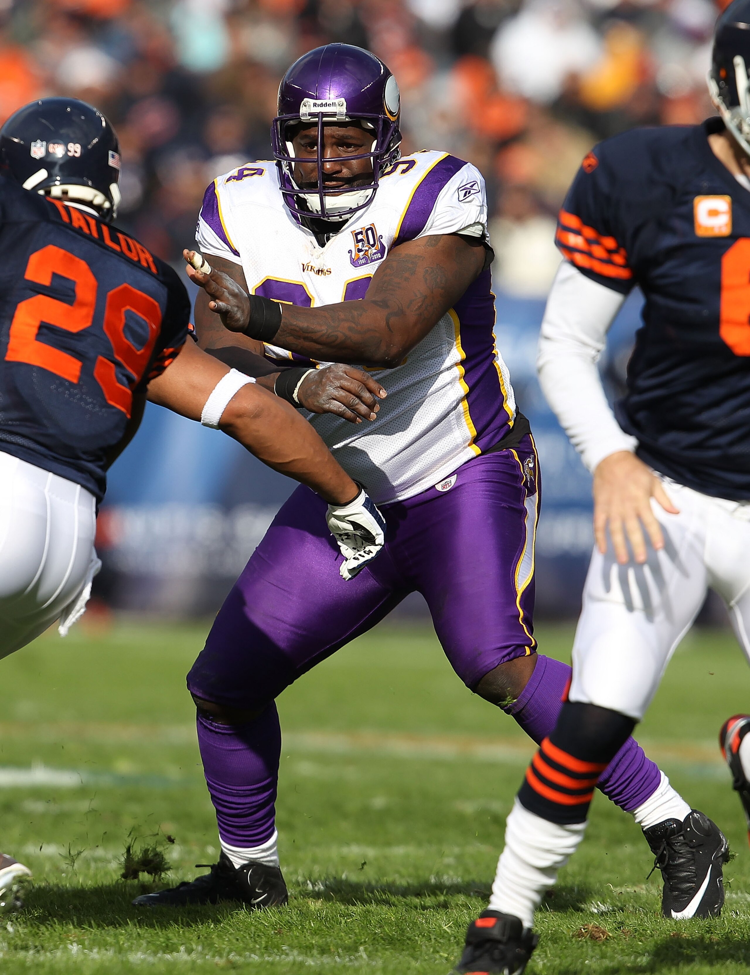 CHICAGO - NOVEMBER 14: Pat Williams #94 of the Minnesota Vikings rushes against Chester Taylor #29 of the Chicago Bears at Soldier Field on November 14, 2010 in Chicago, Illinois. The Bears defeated the Vikings 27-13. (Photo by Jonathan Daniel/Getty Image