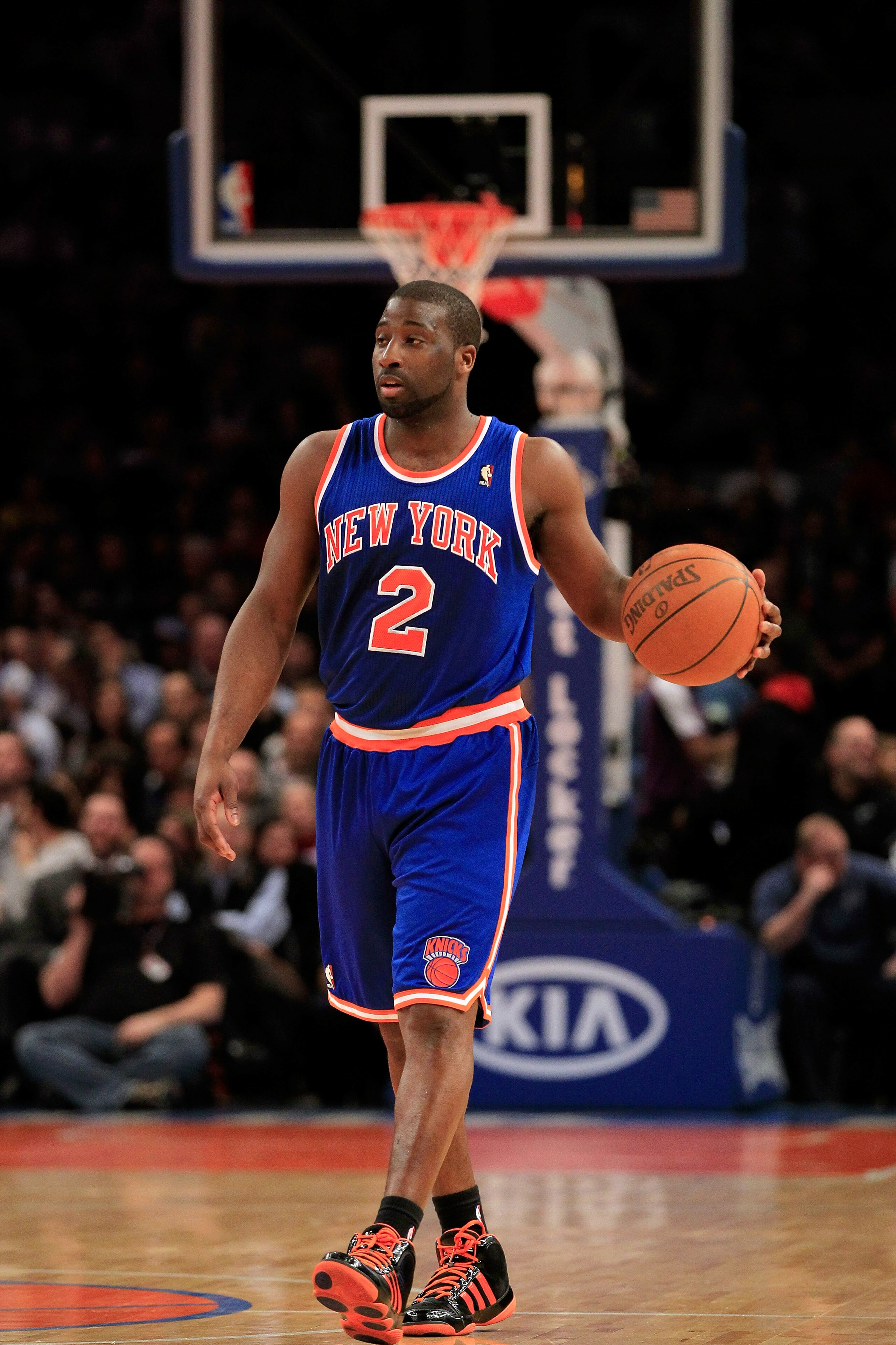 NEW YORK, NY - FEBRUARY 16:  Raymond Felton #2 of the New York Knicks dribbles the ball against the Atlanta Hawks at Madison Square Garden on February 16, 2011 in New York City. NOTE TO USER: User expressly acknowledges and agrees that, by downloading and