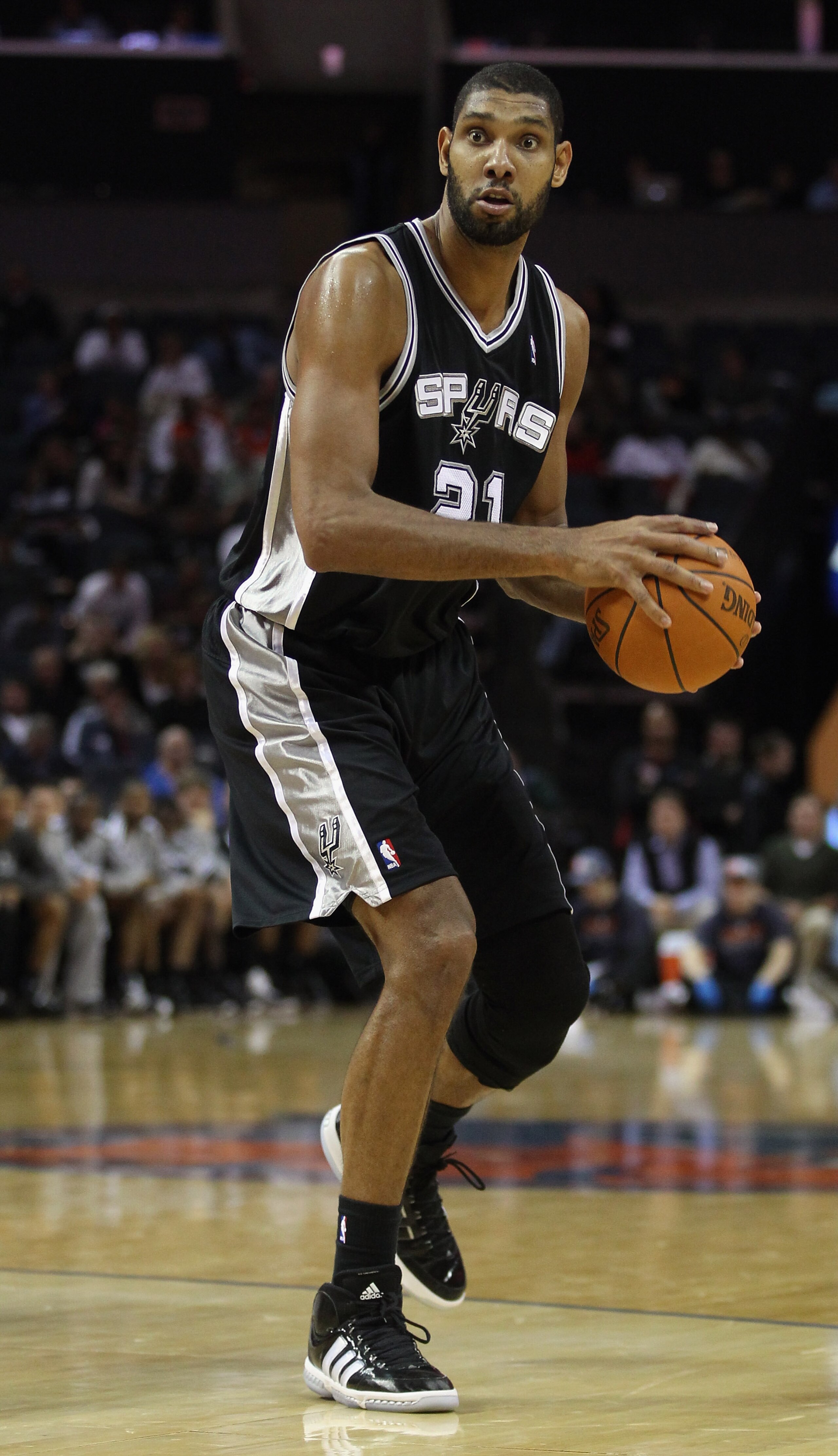 CHARLOTTE, NC - NOVEMBER 08: Tim Duncan #21 of the San Antonio Spurs against the Charlotte Bobcats during their game at Time Warner Cable Arena on November 8, 2010 in Charlotte, North Carolina. NOTE TO USER: User expressly acknowledges and agrees that, CHARLOTTE, NC - NOVEMBER 08: Tim Duncan #21 of the San Antonio Spurs against the Charlotte Bobcats during their game at Time Warner Cable Arena on November 8, 2010 in Charlotte, North Carolina. NOTE TO USER: User expressly acknowledges and agrees that,
