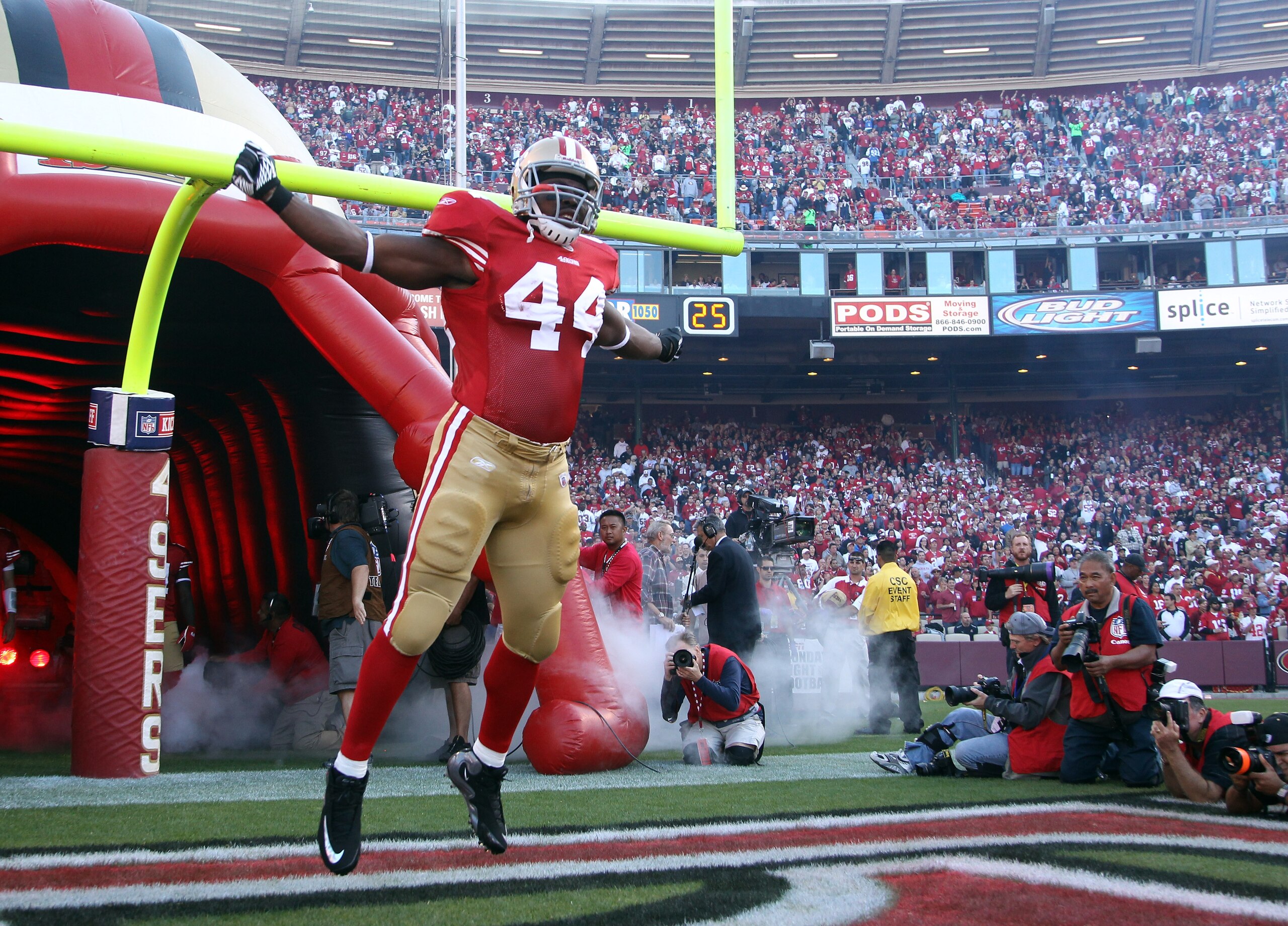SAN FRANCISCO - SEPTEMBER 20:  Moran Norris #44 of the San Francisco 49ers runs on to the field for their game against the New Orleans Saints at Candlestick Park on September 20, 2010 in San Francisco, California.  (Photo by Ezra Shaw/Getty Images)