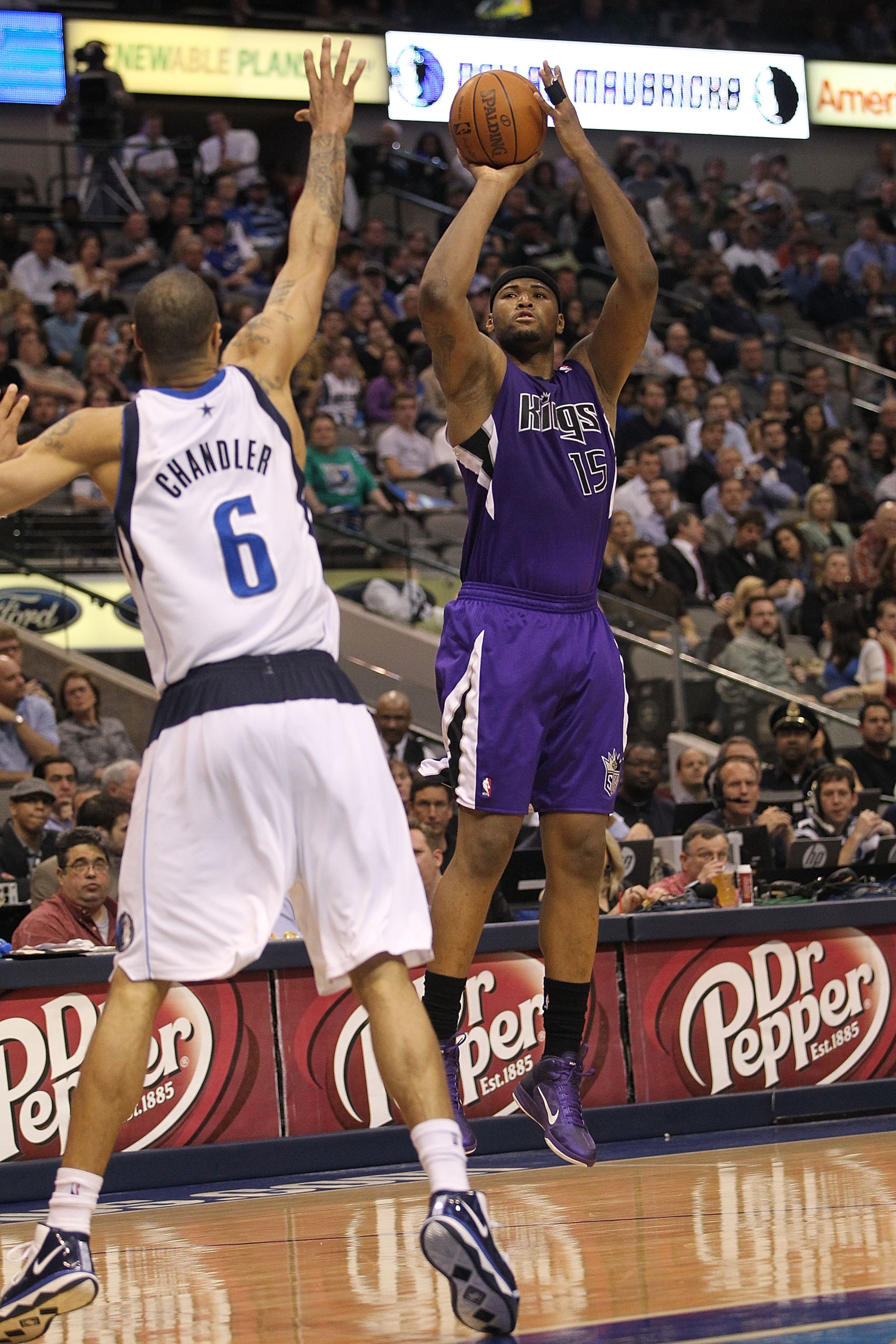 DALLAS, TX - FEBRUARY 16: Forward DeMarcus Cousins #15 of the Sacramento Kings takes a shot against Tyson Chandler #6 of the Dallas Mavericks at American Airlines Center on February 16, 2011 in Dallas, Texas. NOTE TO USER: User expressly acknowledges an DALLAS, TX - FEBRUARY 16: Forward DeMarcus Cousins #15 of the Sacramento Kings takes a shot against Tyson Chandler #6 of the Dallas Mavericks at American Airlines Center on February 16, 2011 in Dallas, Texas. NOTE TO USER: User expressly acknowledges an