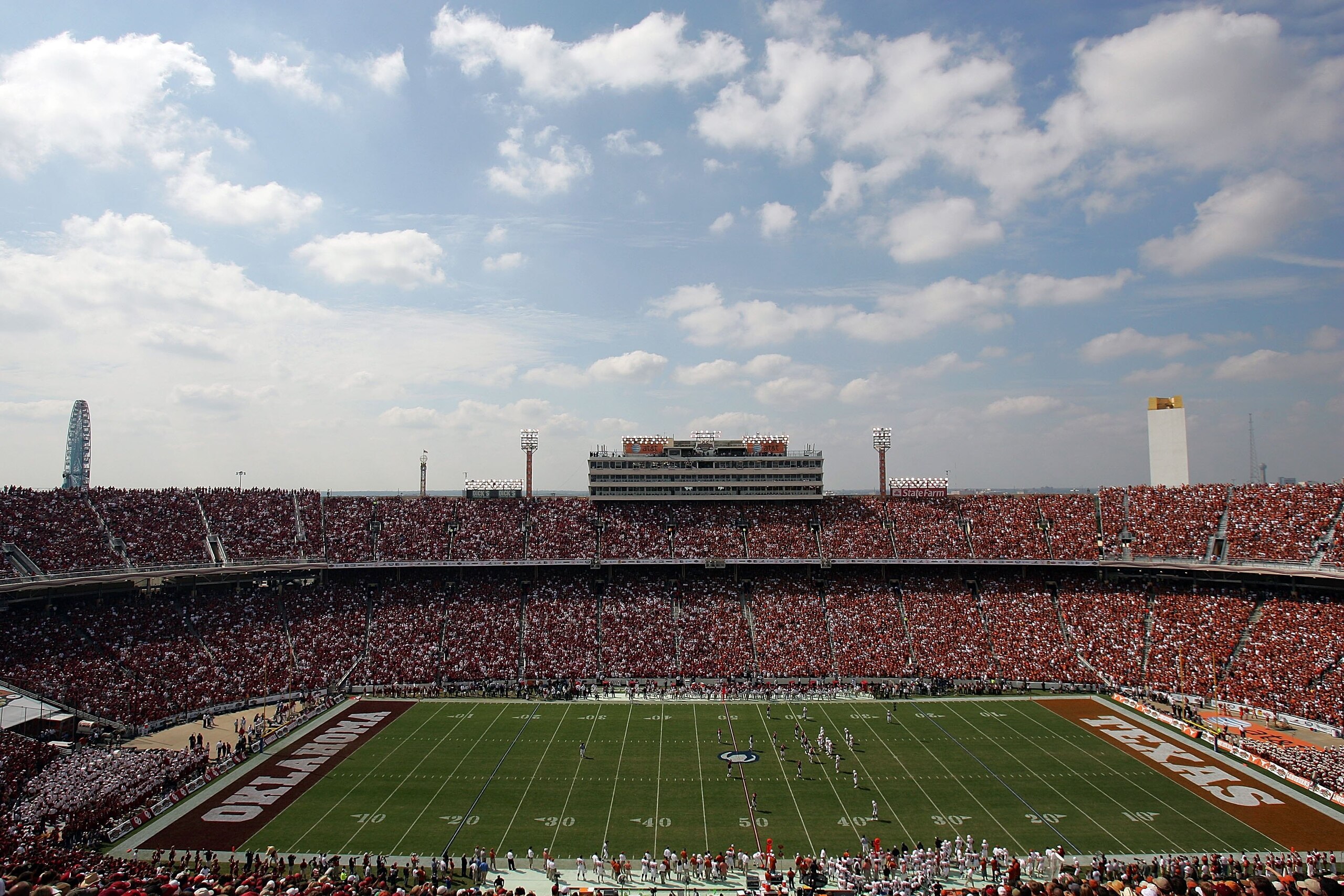 DALLAS - OCTOBER 11: A general view of the Oklahoma Sooners and the Texas Longhorns during the Red River Rivalry at the Cotton Bowl on October 11, 2008 in Dallas, Texas. (Photo by Ronald Martinez/Getty Images) DALLAS - OCTOBER 11: A general view of the Oklahoma Sooners and the Texas Longhorns during the Red River Rivalry at the Cotton Bowl on October 11, 2008 in Dallas, Texas. (Photo by Ronald Martinez/Getty Images)