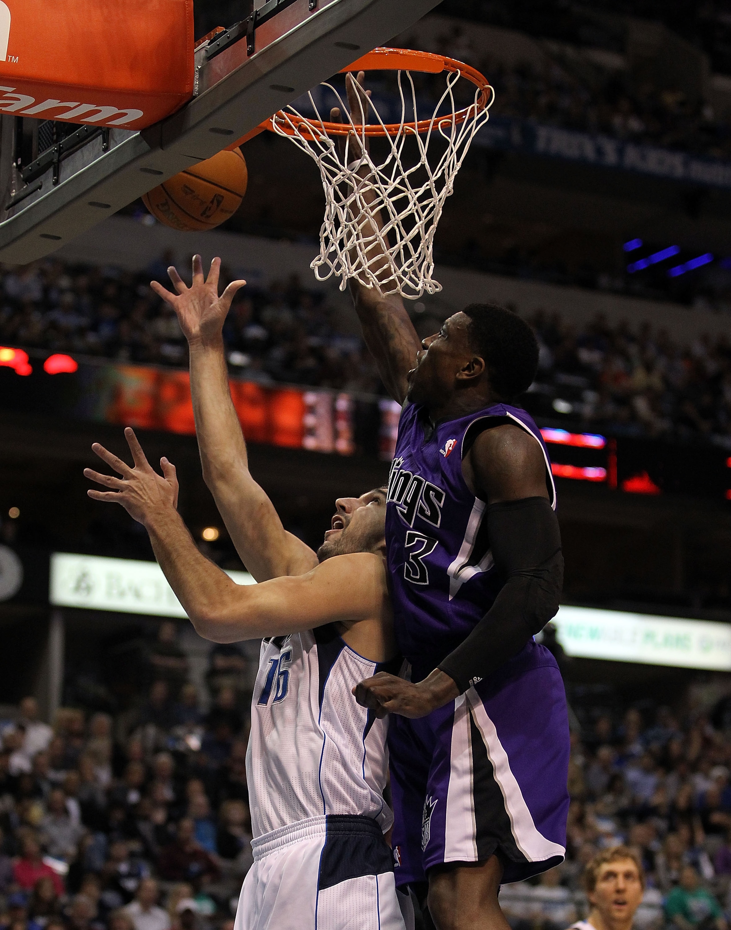 DALLAS, TX - FEBRUARY 16:  Forward Peja Stojakovic #16 of the Dallas Mavericks takes a shot against Jason Thompson #34 of the Sacramento Kings at American Airlines Center on February 16, 2011 in Dallas, Texas.  NOTE TO USER: User expressly acknowledges an