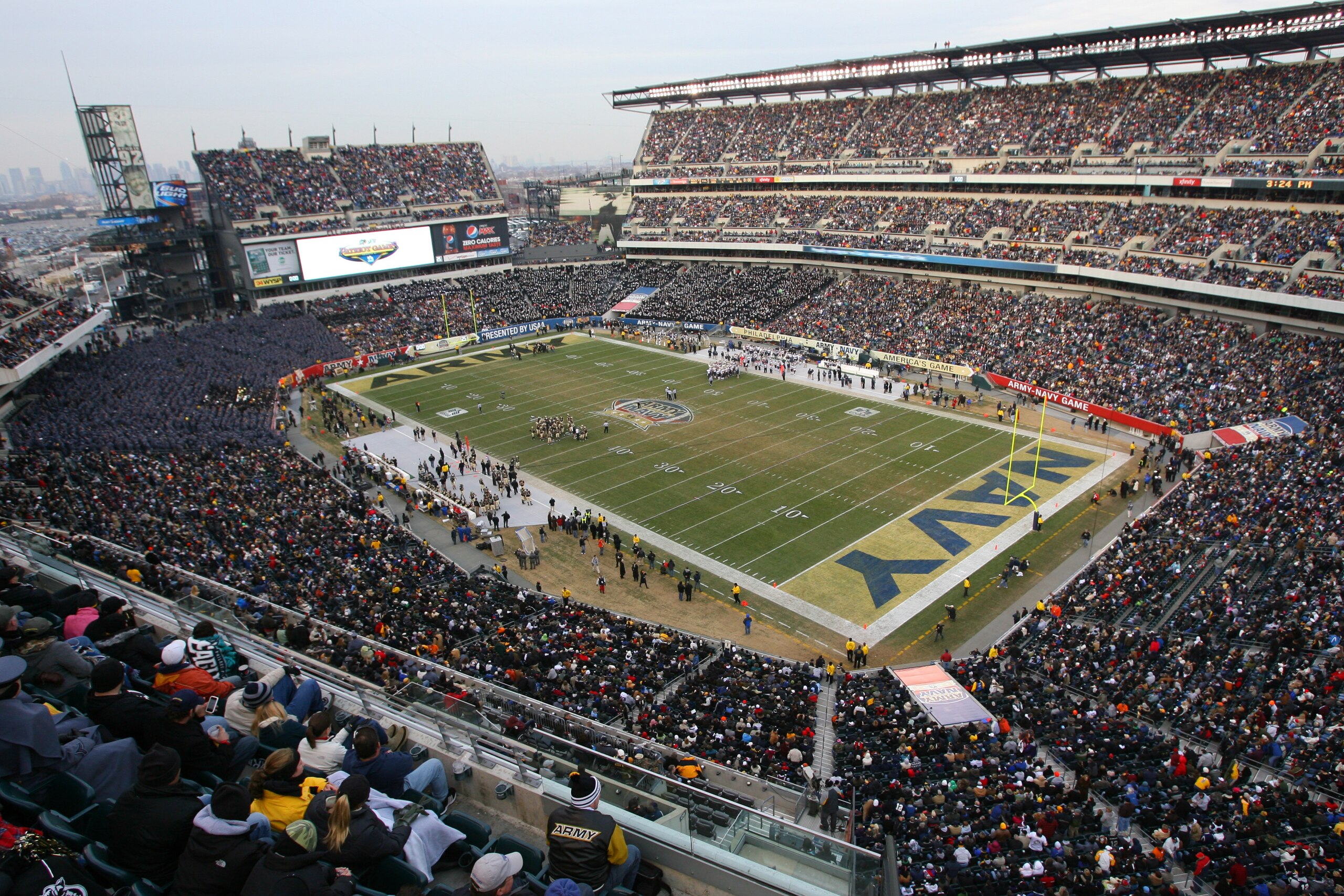 PHILADELPHIA - DECEMBER 11: A view of the field during a game between the Army Black Knights and the Navy Midshipmen on December 11, 2010 at Lincoln Financial Field in Philadelphia, Pennsylvania. The Midshipmen won 31-17. (Photo by Hunter Martin/Getty Ima PHILADELPHIA - DECEMBER 11: A view of the field during a game between the Army Black Knights and the Navy Midshipmen on December 11, 2010 at Lincoln Financial Field in Philadelphia, Pennsylvania. The Midshipmen won 31-17. (Photo by Hunter Martin/Getty Ima