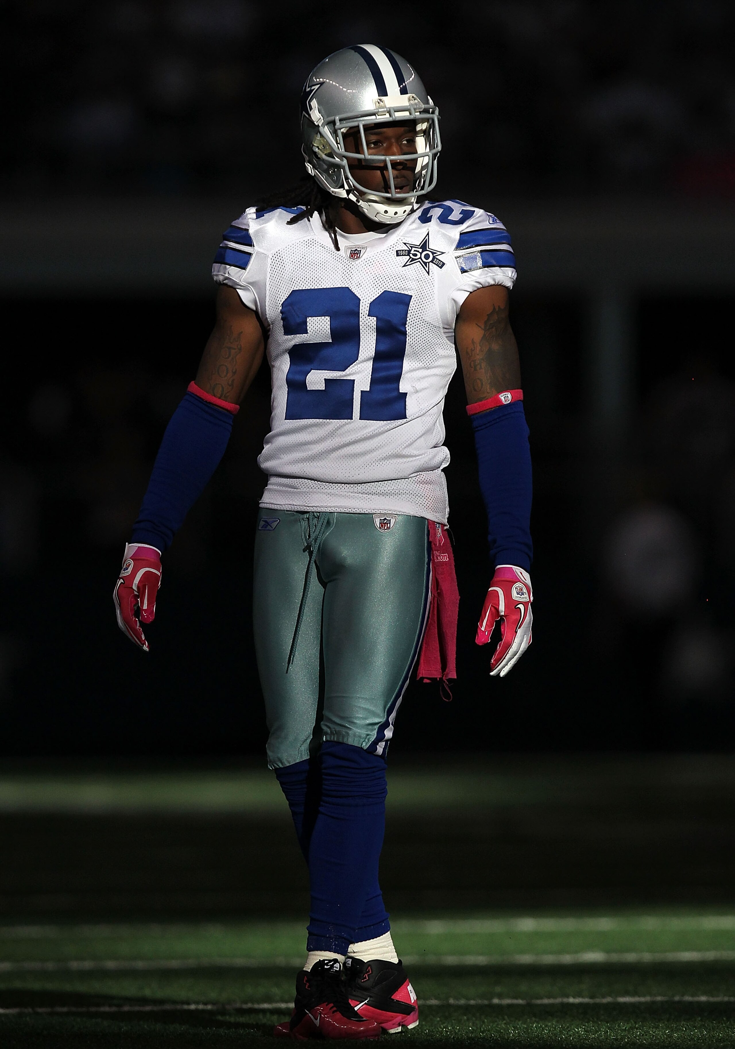 ARLINGTON, TX - OCTOBER 10:  Cornerback Mike Jenkins #21 of the Dallas Cowboys at Cowboys Stadium on October 10, 2010 in Arlington, Texas.  (Photo by Ronald Martinez/Getty Images)