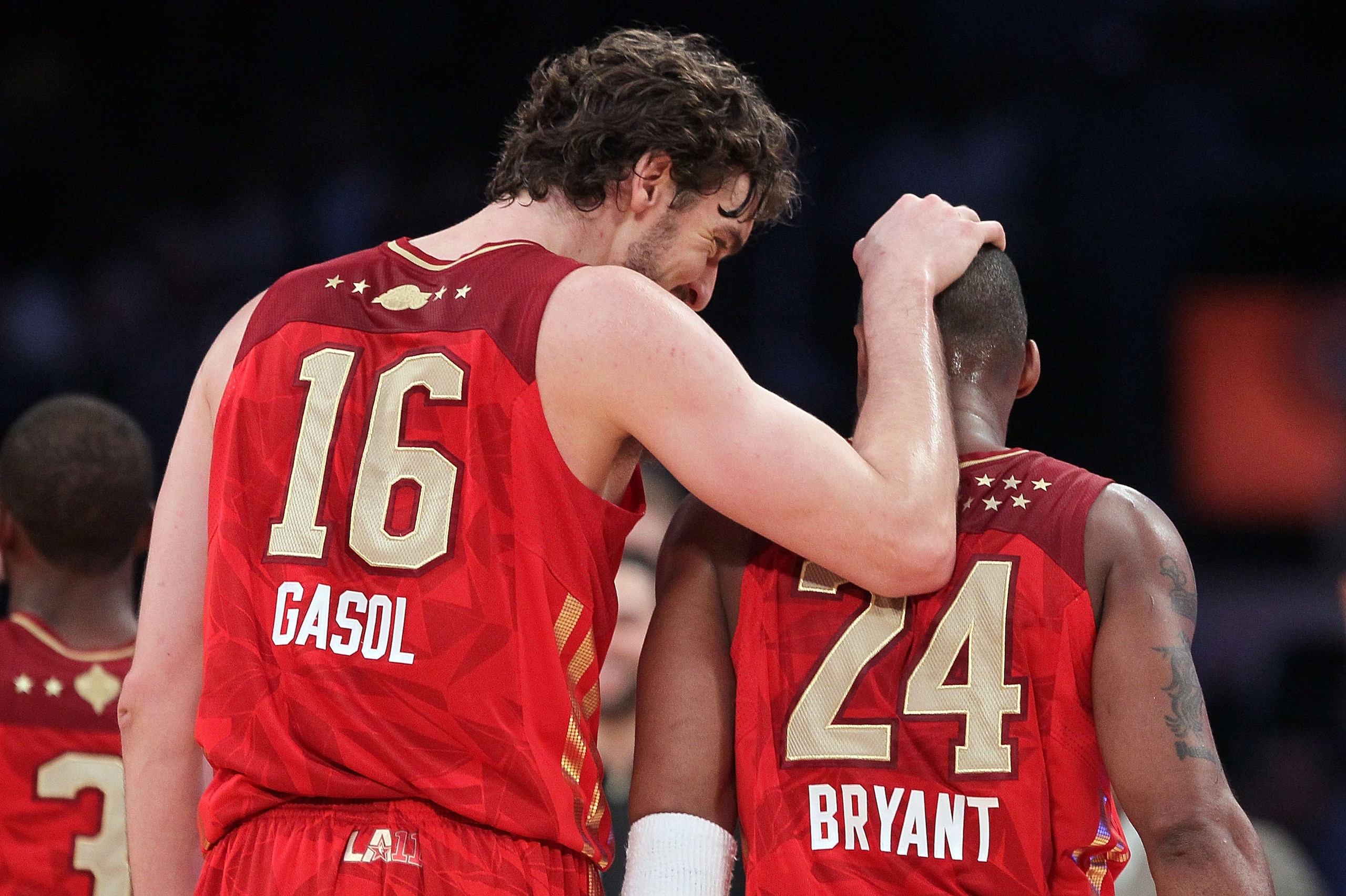 LOS ANGELES, CA - FEBRUARY 20:  Pau Gasol #16 of the Los Angeles Lakers  and the Western Conference talks with teammate Kobe Bryant #24 in the 2011 NBA All-Star Game at Staples Center on February 20, 2011 in Los Angeles, California. NOTE TO USER: User exp