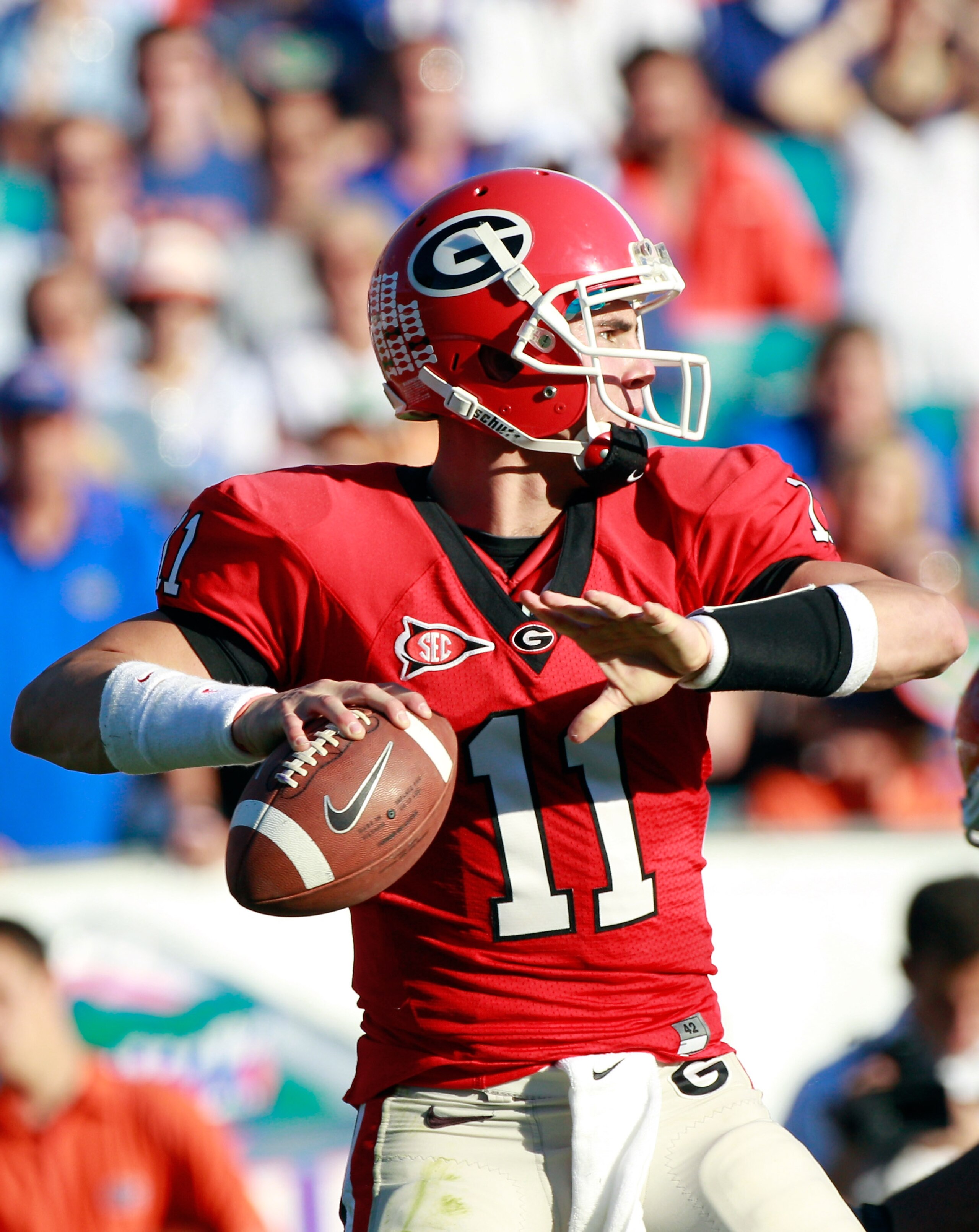 JACKSONVILLE, FL - OCTOBER 30:  Quarterback Aaron Murray #11 of the Georgia Bulldogs attempts a pass during the game against the Florida Gators at EverBank Field on October 30, 2010 in Jacksonville, Florida.  (Photo by Sam Greenwood/Getty Images)