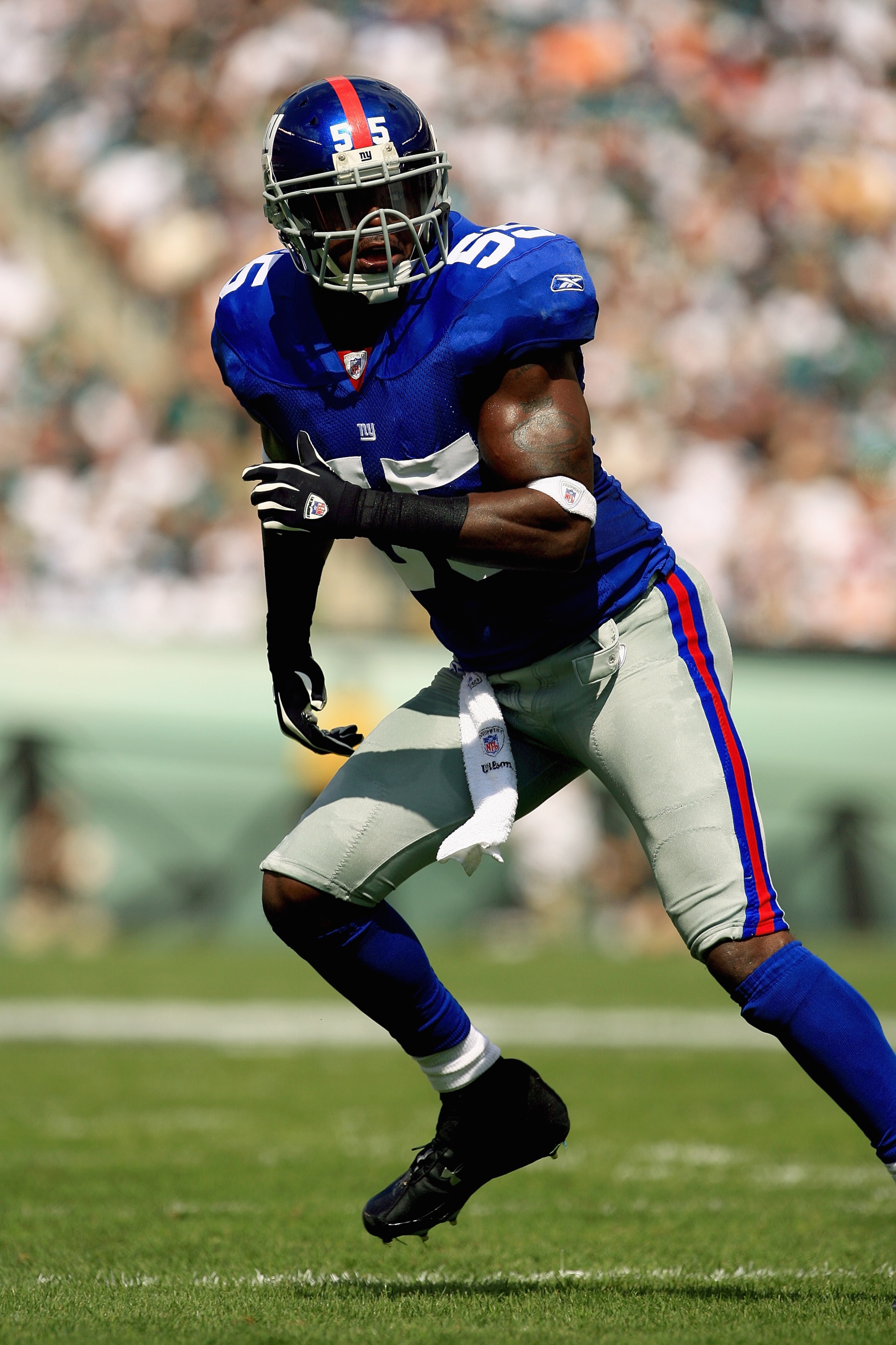 PHILADELPHIA - SEPTEMBER 17:  Linebacker LaVar Arrington #55 of the New York Giants runs on the field during the game against the Philadelphia Eagles at Lincoln Financial Field on September 17, 2006  in Philadelphia, Pennsylvania. The Giants defeated the
