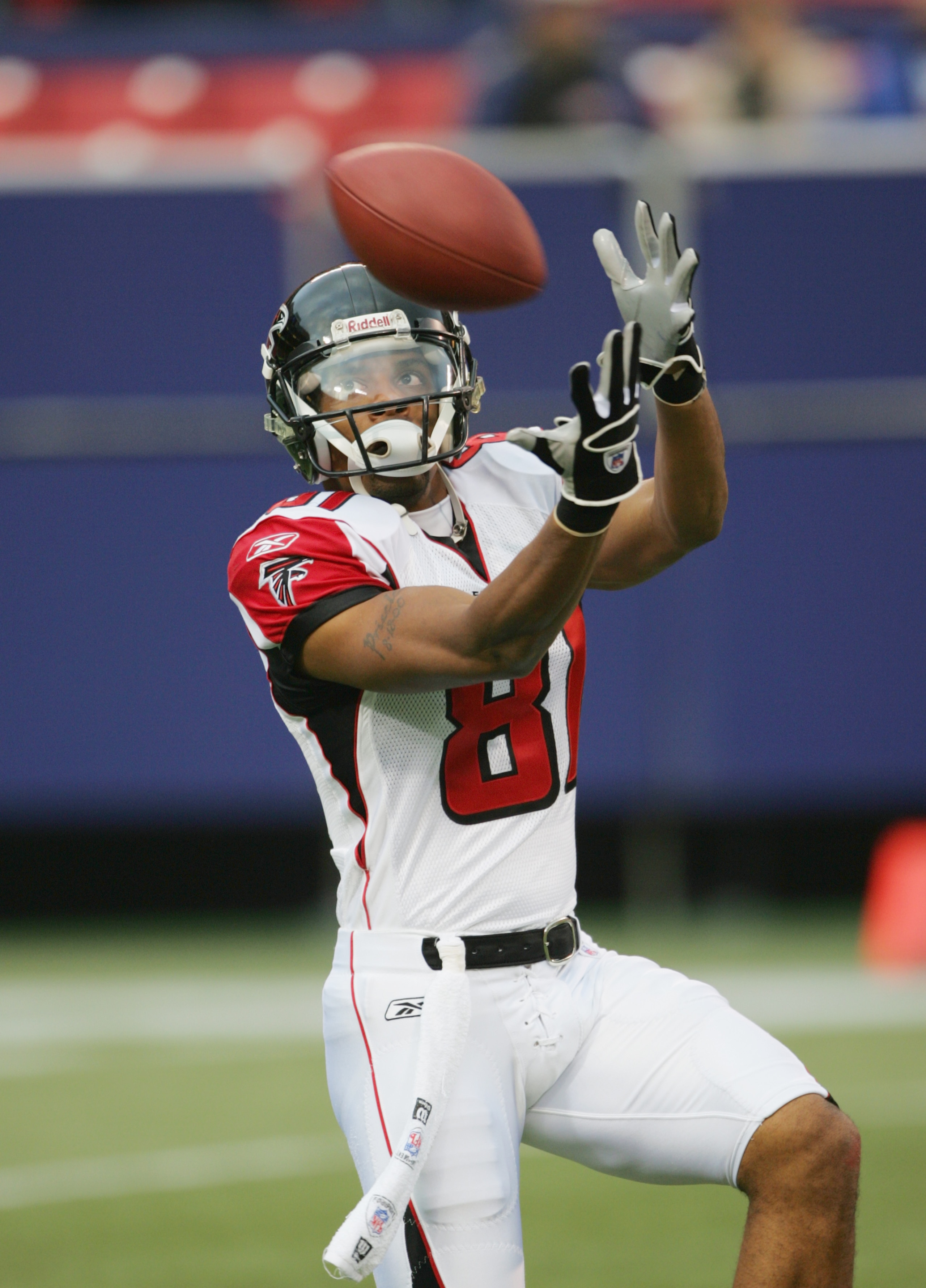 EAST RUTHERFORD, NJ - NOVEMBER 21:  Wide receiver Peerless Price #81 of the Atlanta Falcons sets up for a catch before the game against the New York Giants at Giant Stadium on November 21, 2004 in East Rutherford, New Jersey. The Falcons defeated the Gian
