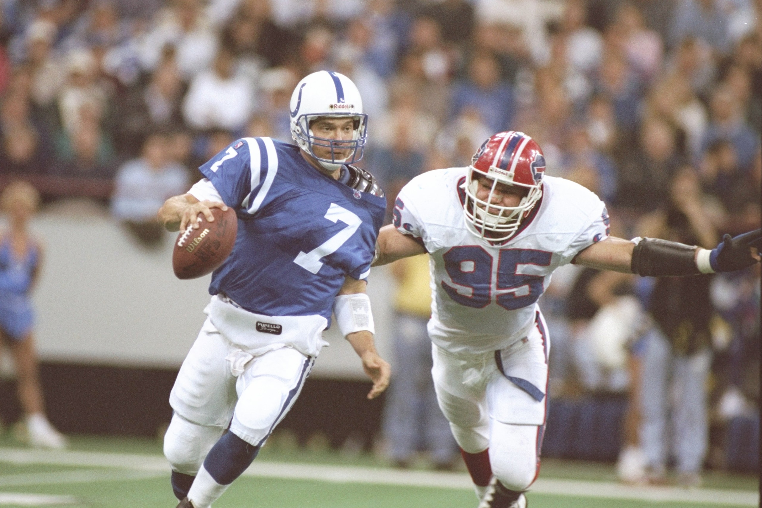 5 Nov 1995:  Quarterback Craig Erickson of the Indianapolis Colts looks to pass the ball during a game against the Buffalo Bills at the RCA Dome in Indianapolis, Indiana.  The Bills won the game, 16-10. Mandatory Credit: Andy Lyons  /Allsport