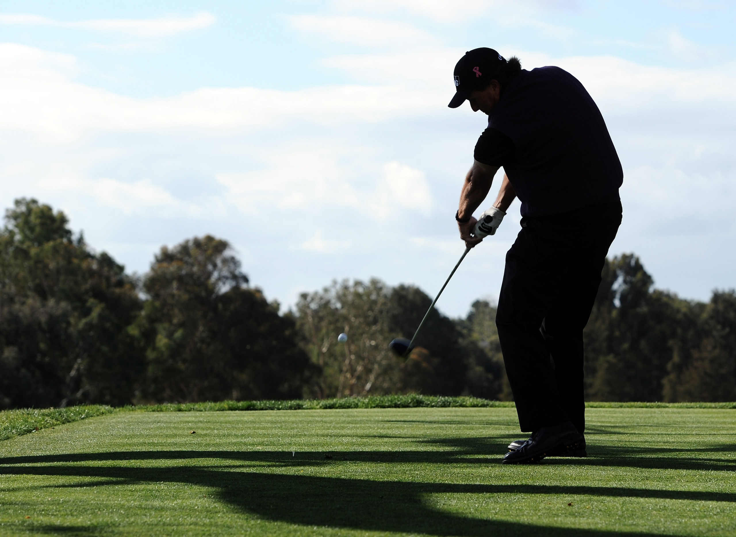 PACIFIC PALISADES, CA - FEBRUARY 19:  Phil Mickelson hits a tee shot on the third hole during the third round of the Northern Trust Open at the Riviera Contry Club on February 19, 2011 in Pacific Palisades, California.  (Photo by Harry How/Getty Images)