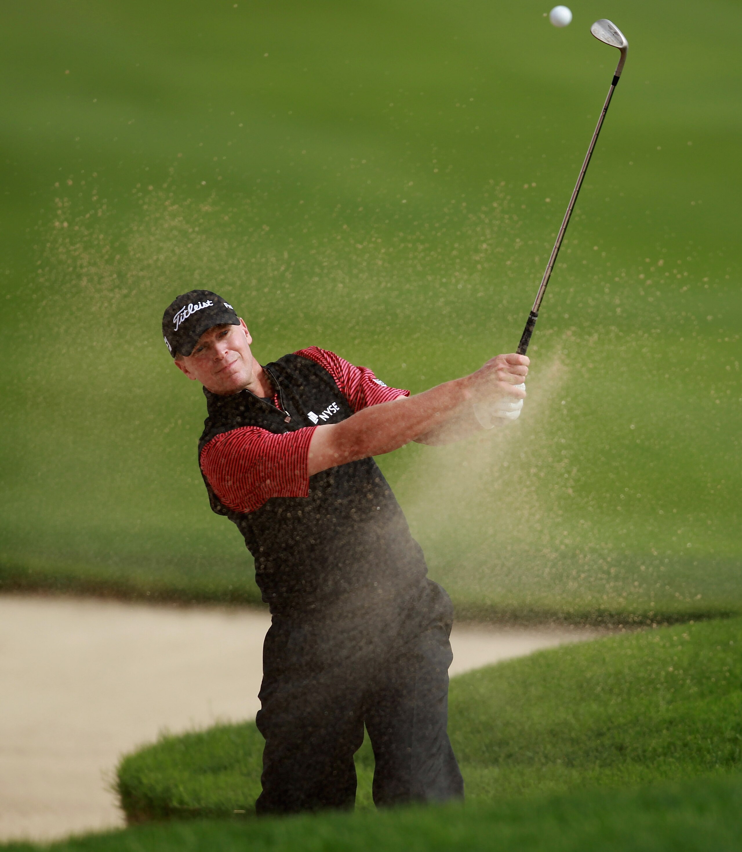 DOHA, QATAR - FEBRUARY 03:  Steve Stricker of the USA plays a bunker shot on the 18th hole during the first round of the Commercialbank Qatar Masters held at Doha Golf Club on February 3, 2011 in Doha, Qatar.  (Photo by Andrew Redington/Getty Images)