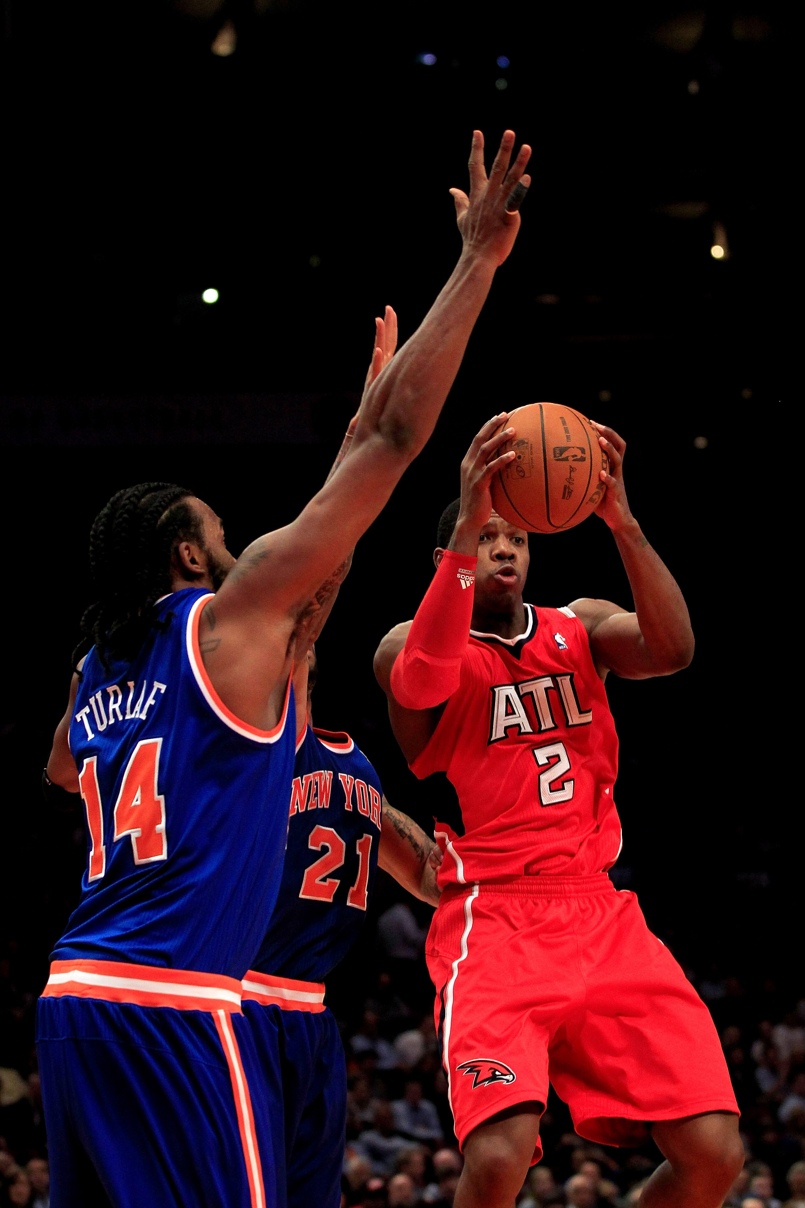 NEW YORK, NY - FEBRUARY 16:  Joe Johnson #2 of the Atlanta Hawks shoots against the New York Knicks at Madison Square Garden on February 16, 2011 in New York City. NOTE TO USER: User expressly acknowledges and agrees that, by downloading and/or using this