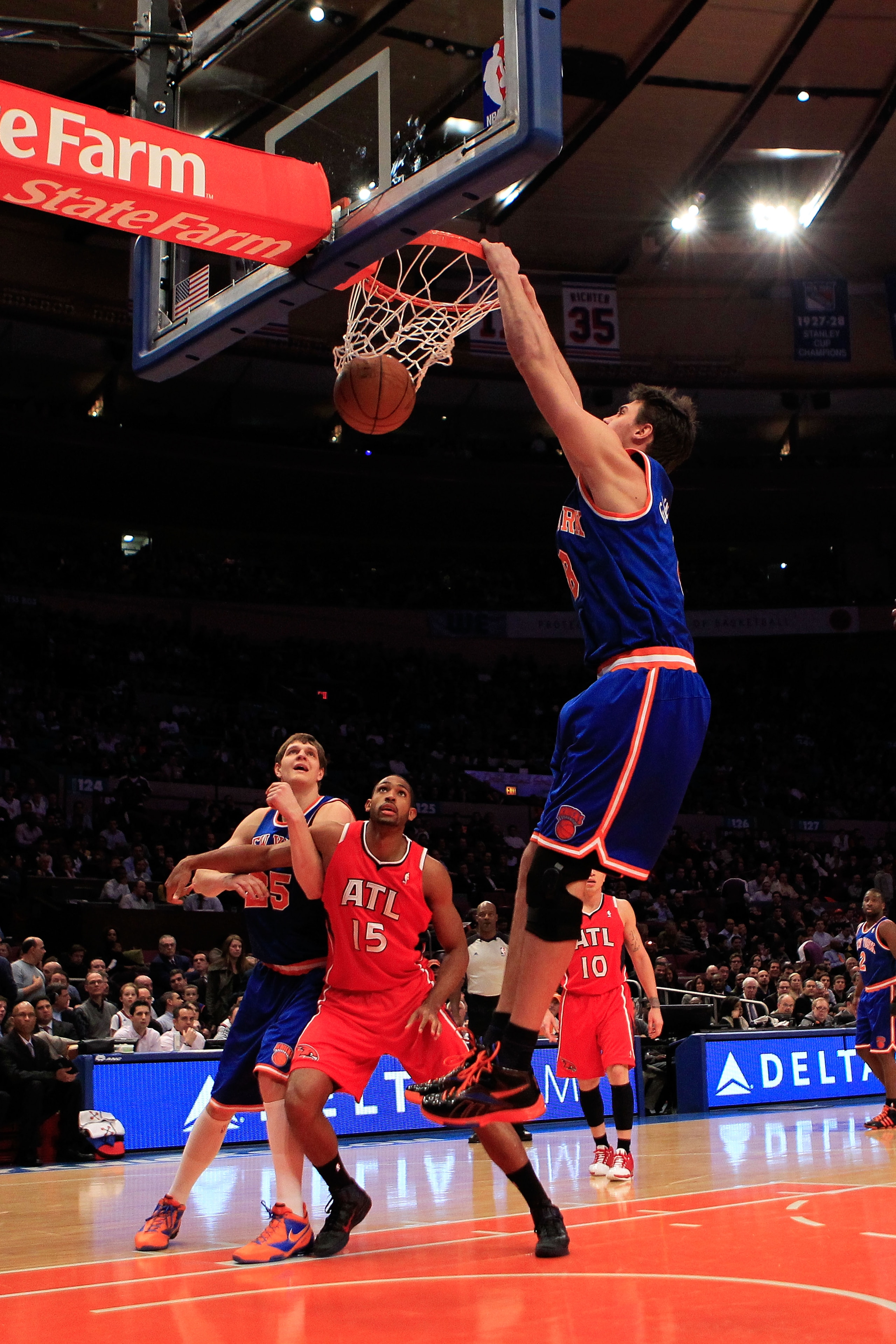 NEW YORK, NY - FEBRUARY 16: Danilo Gallinari #8 of the New York Knicks dunks the ball against the Atlanta Hawks at Madison Square Garden on February 16, 2011 in New York City. NOTE TO USER: User expressly acknowledges and agrees that, by downloading and/ NEW YORK, NY - FEBRUARY 16: Danilo Gallinari #8 of the New York Knicks dunks the ball against the Atlanta Hawks at Madison Square Garden on February 16, 2011 in New York City. NOTE TO USER: User expressly acknowledges and agrees that, by downloading and/