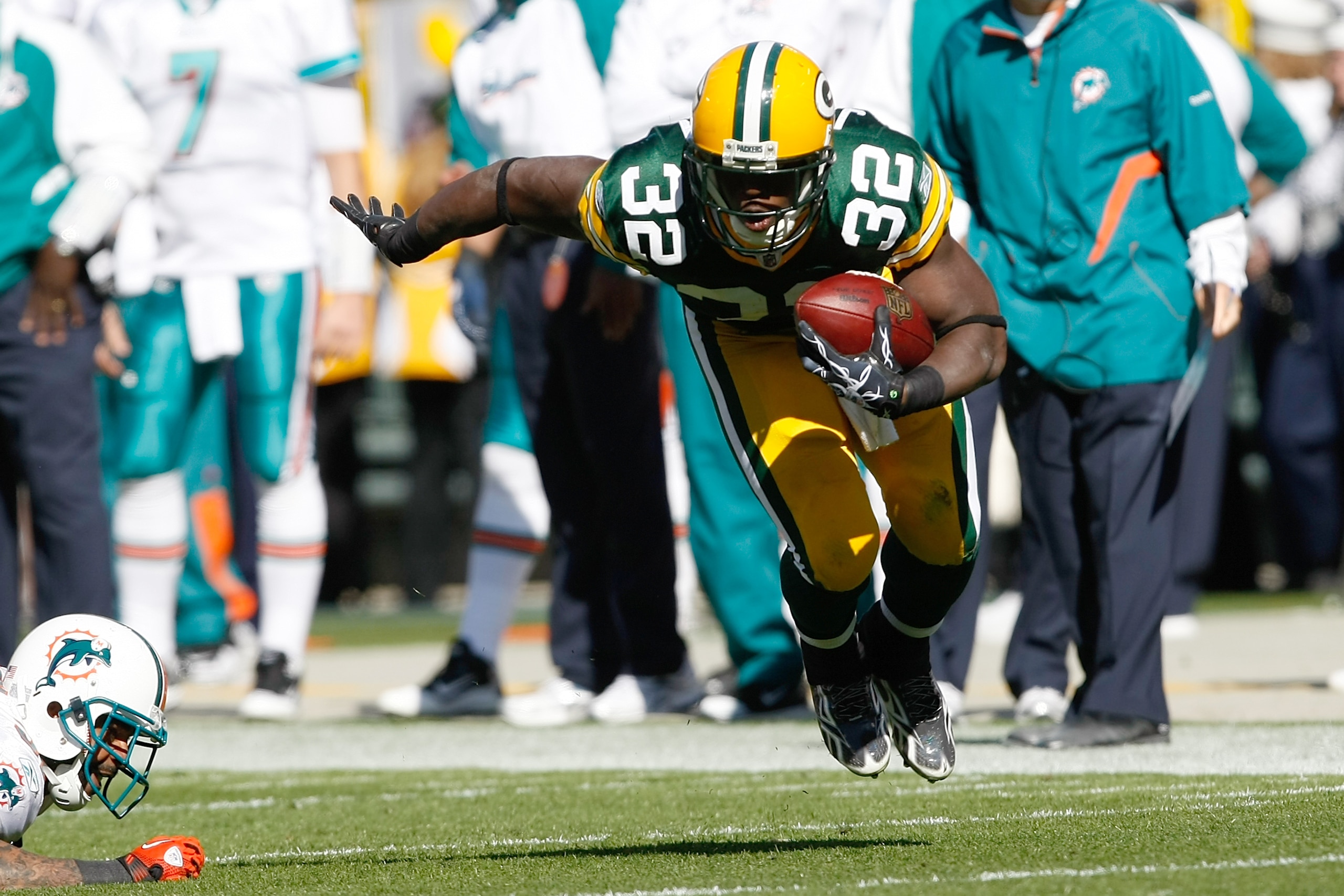GREEN BAY, WI - OCTOBER 17: Brandon Jackson #32 of the Green Bay Packers runs against the Miami Dolphins at Lambeau Field on October 17, 2010 in Green Bay, Wisconsin. (Photo by Scott Boehm/Getty Images) GREEN BAY, WI - OCTOBER 17: Brandon Jackson #32 of the Green Bay Packers runs against the Miami Dolphins at Lambeau Field on October 17, 2010 in Green Bay, Wisconsin. (Photo by Scott Boehm/Getty Images)