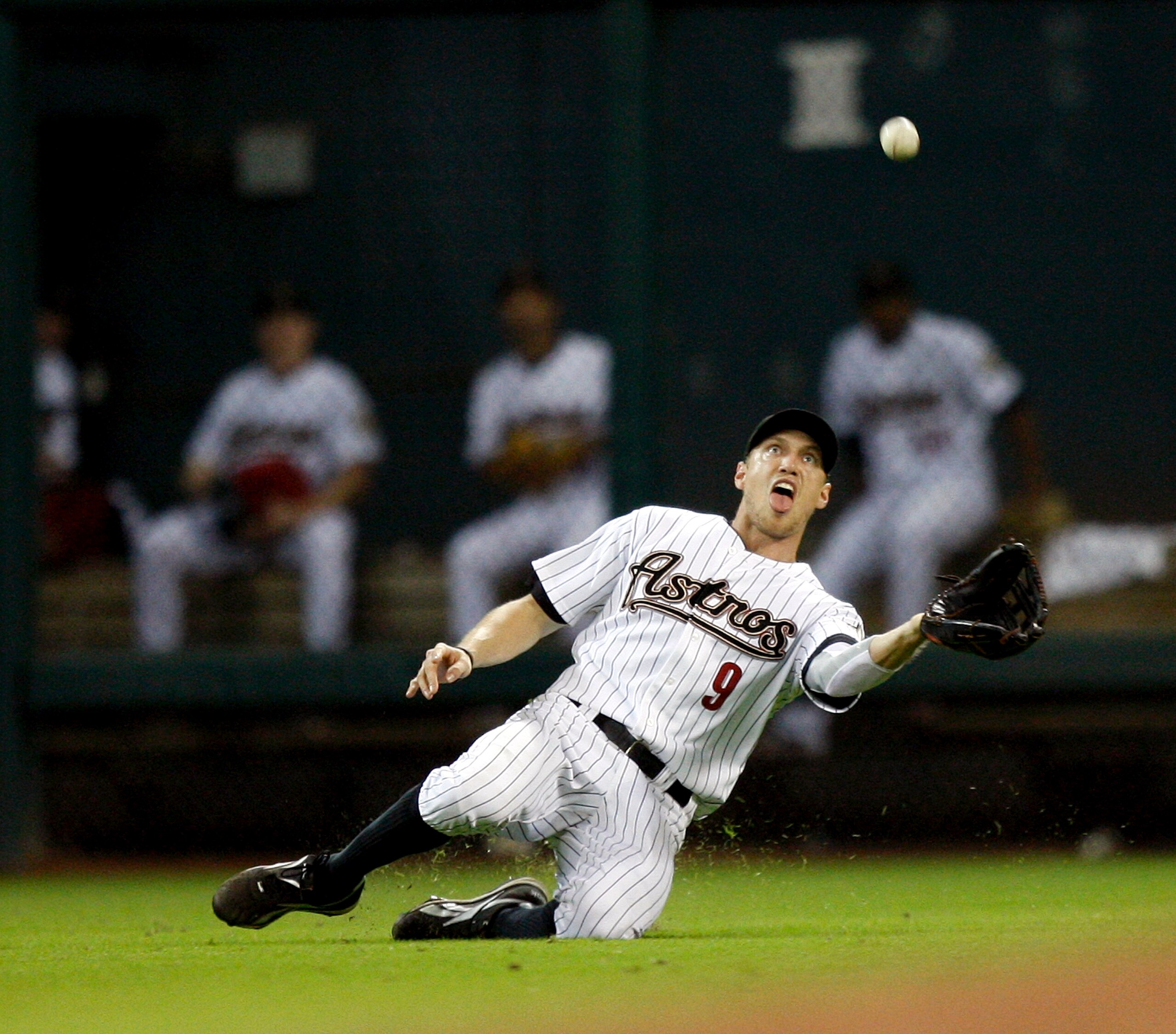 HOUSTON - AUGUST 19: Left fielder Hunter Pence #9 of the Houston Astros makes a sliding save on a short fly ball hit by Jeff Francoeur of the New York Mets at Minute Maid Park on August 19, 2010 in Houston, Texas. Houston won 3-2. (Photo by Bob Levey/Ge HOUSTON - AUGUST 19: Left fielder Hunter Pence #9 of the Houston Astros makes a sliding save on a short fly ball hit by Jeff Francoeur of the New York Mets at Minute Maid Park on August 19, 2010 in Houston, Texas. Houston won 3-2. (Photo by Bob Levey/Ge